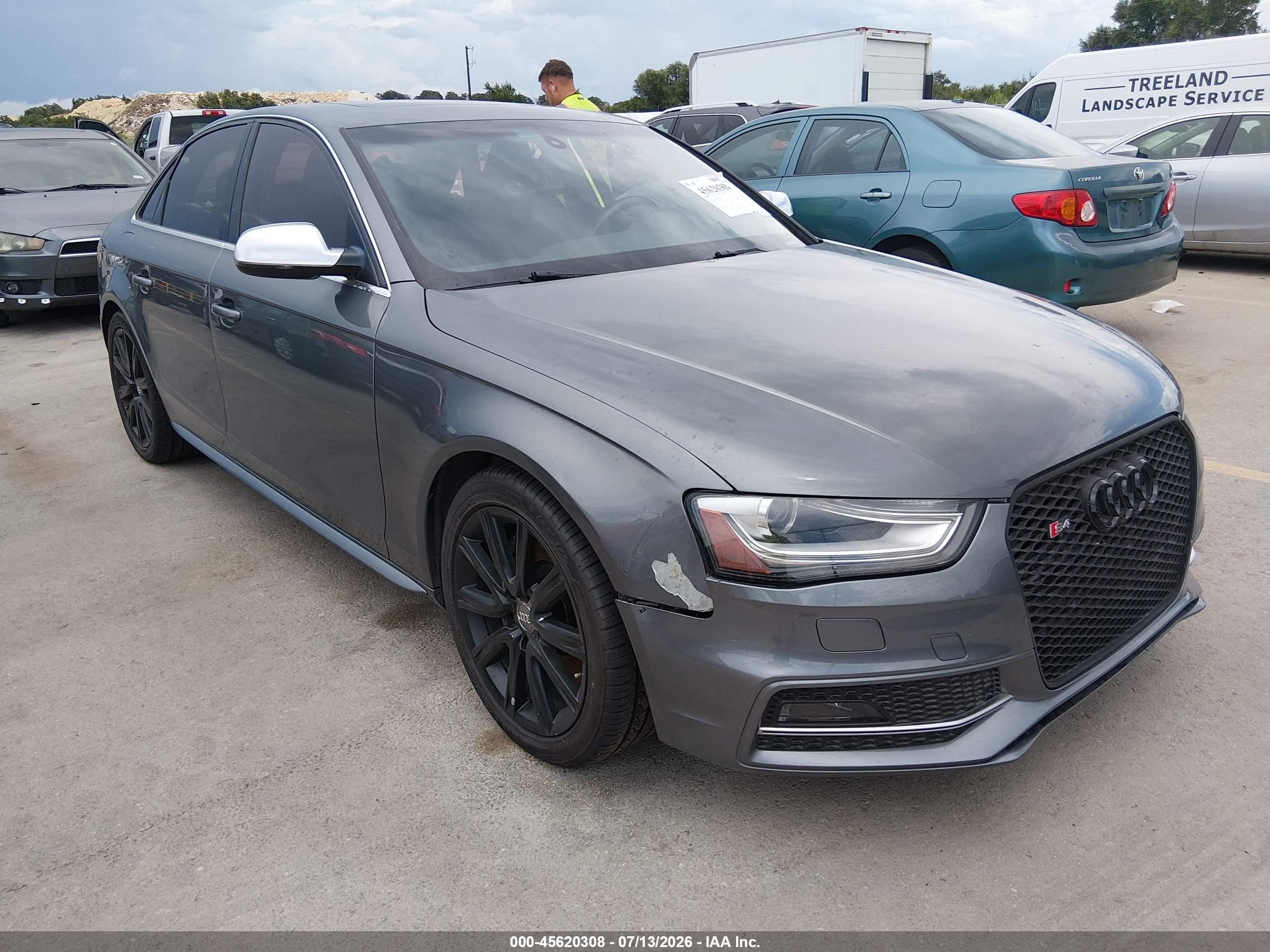 2014 Audi S4 Premium Plus, VIN WAUBGAFL2EA123793 — Normal wear