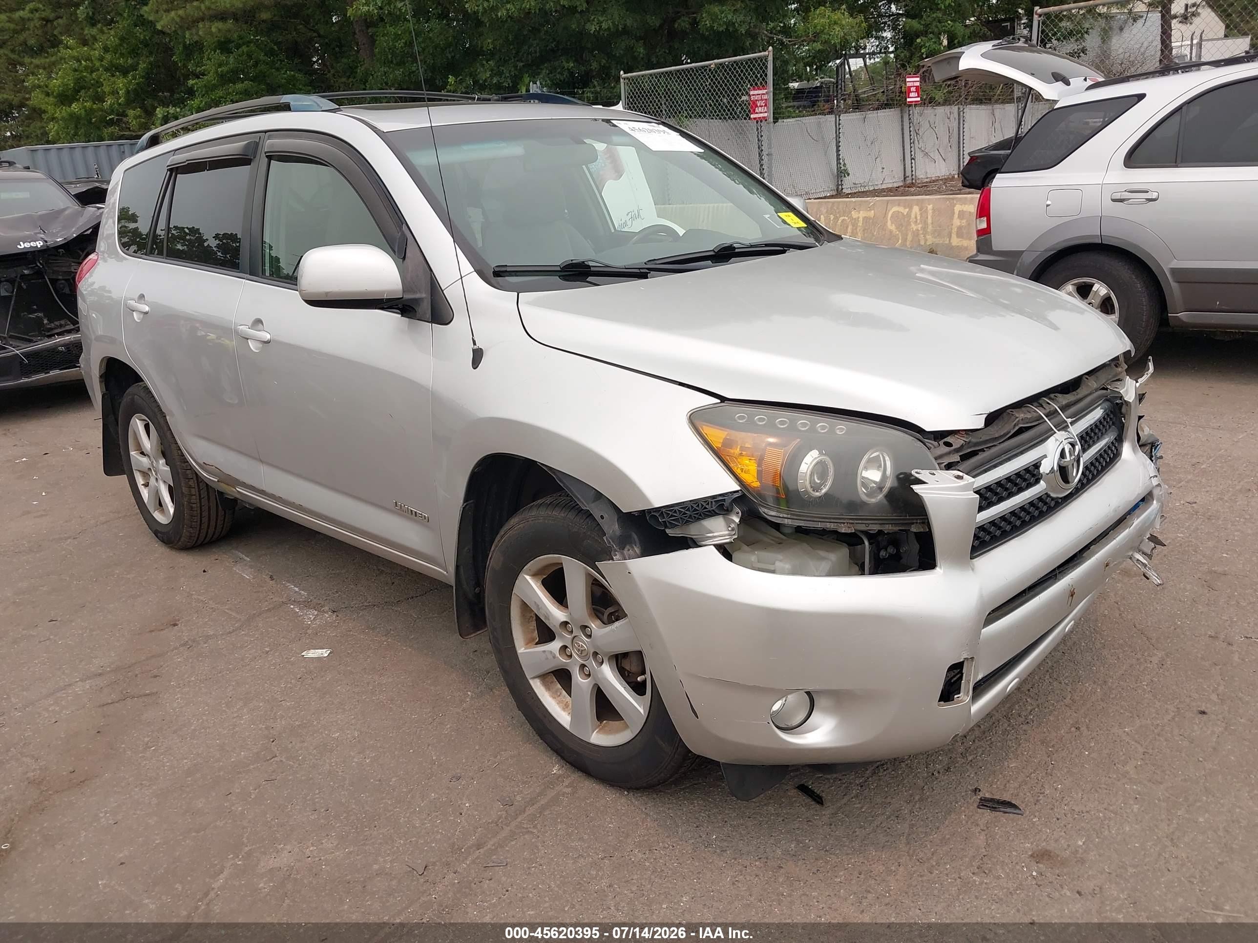 2007 Toyota RAV4 Limited, VIN JTMBD31VX76028467 — Front end