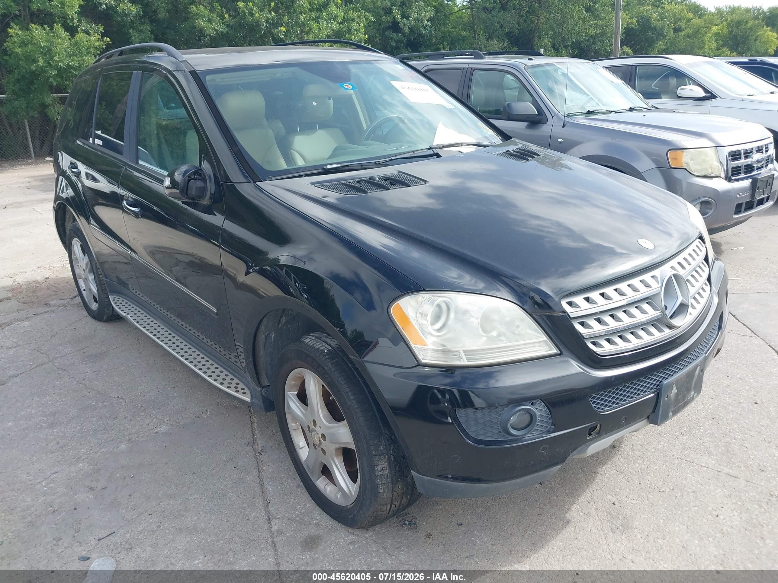 2008 Mercedes-Benz M 350, VIN 4JGBB86E78A339845 — Normal wear