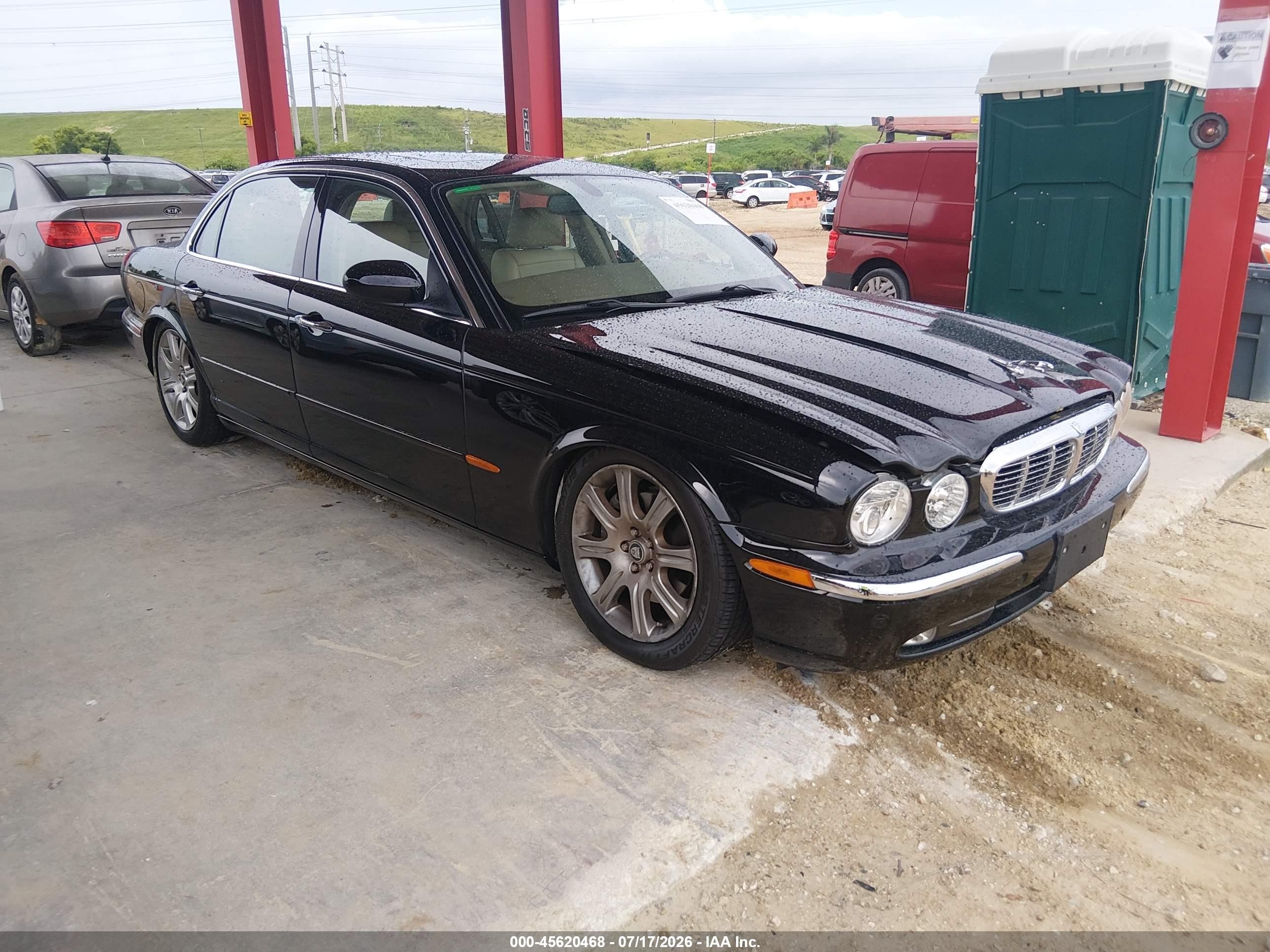 2005 Jaguar XJ 8 LWB, VIN SAJWA79C95SG42813 — Normal wear