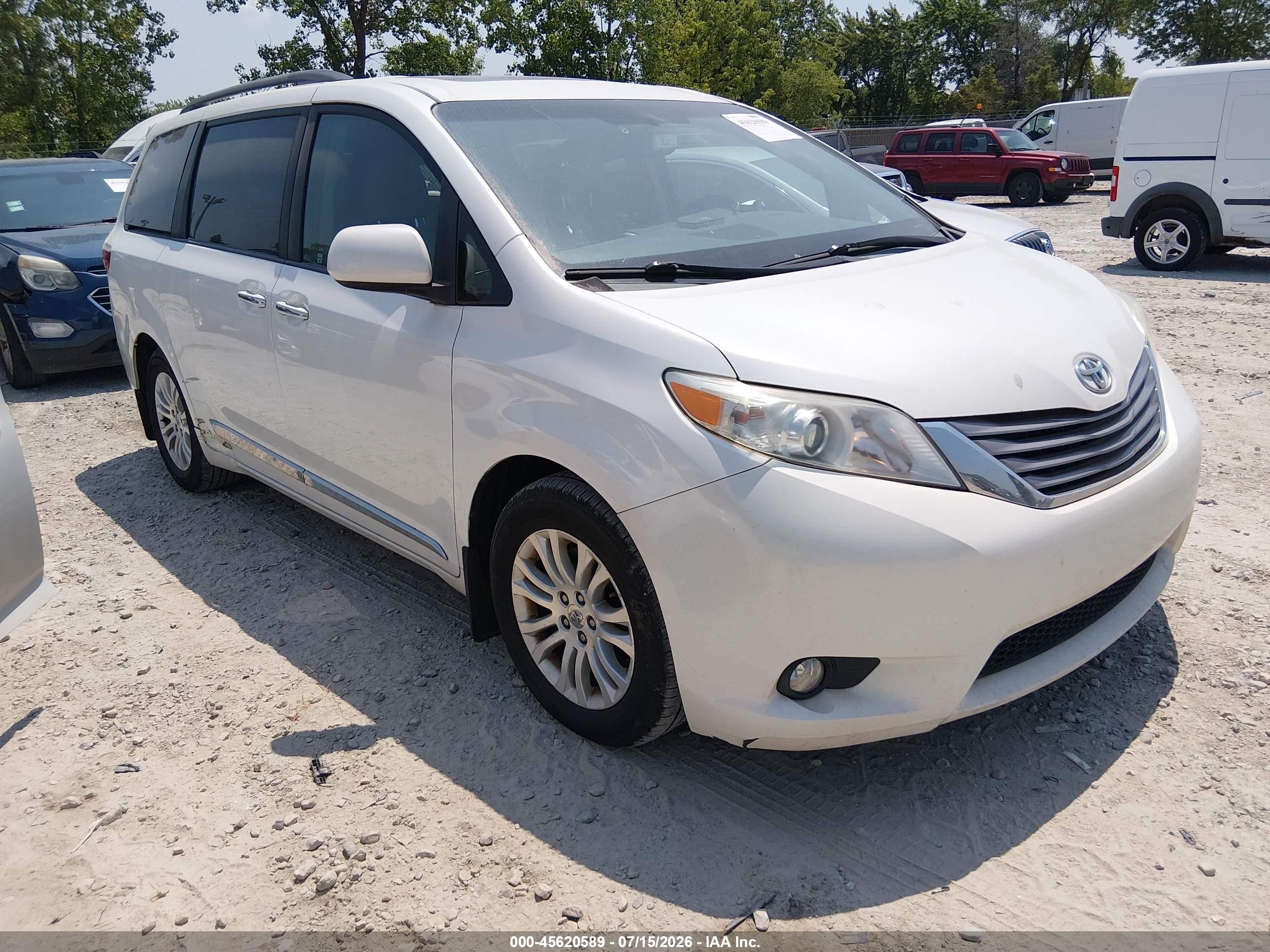 2015 Toyota Sienna XLE, VIN 5TDYK3DC0FS563350 — Roof