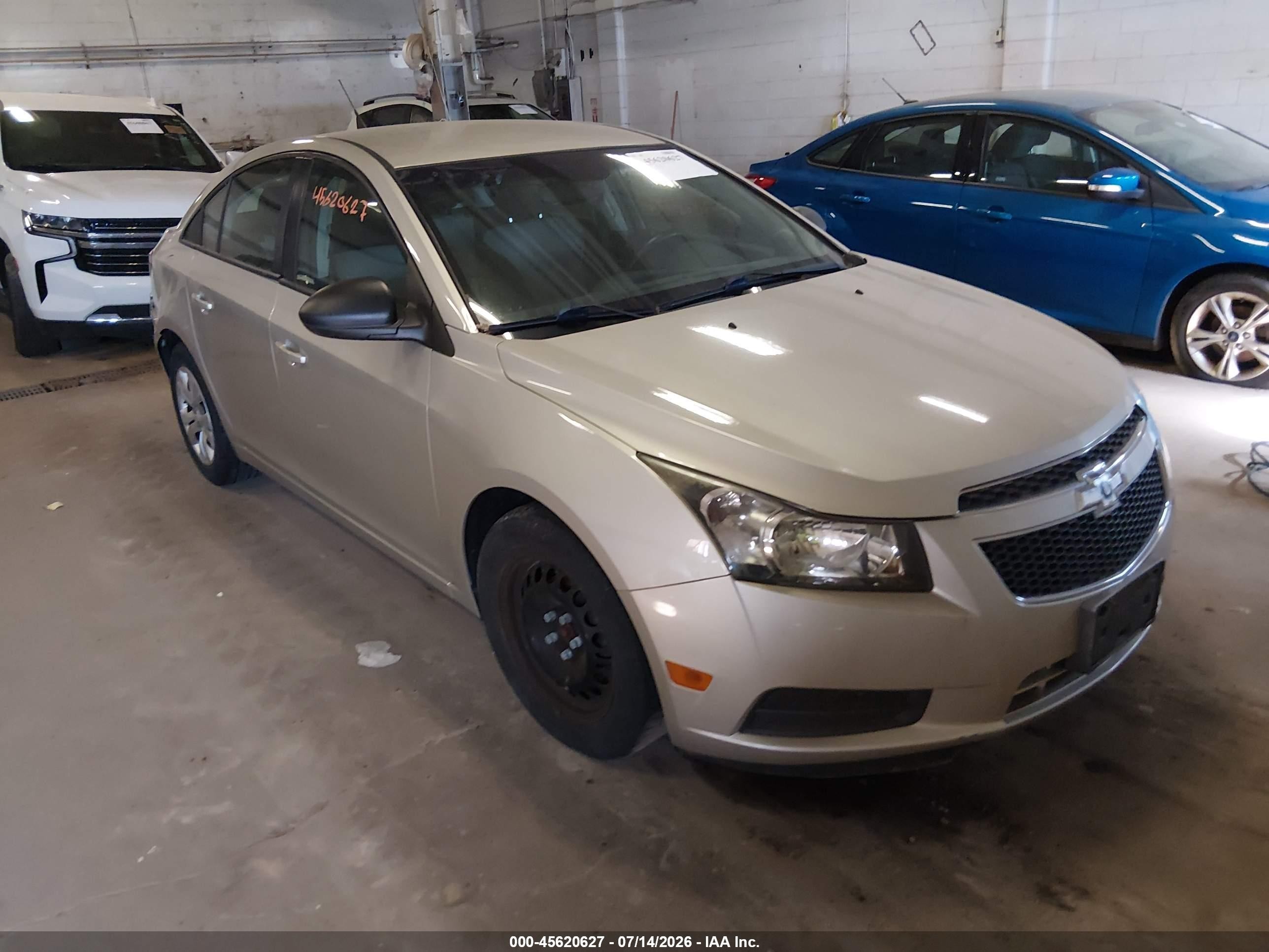2014 Chevrolet Cruze LS, VIN 1G1PA5SH4E7452102 — Auction photo