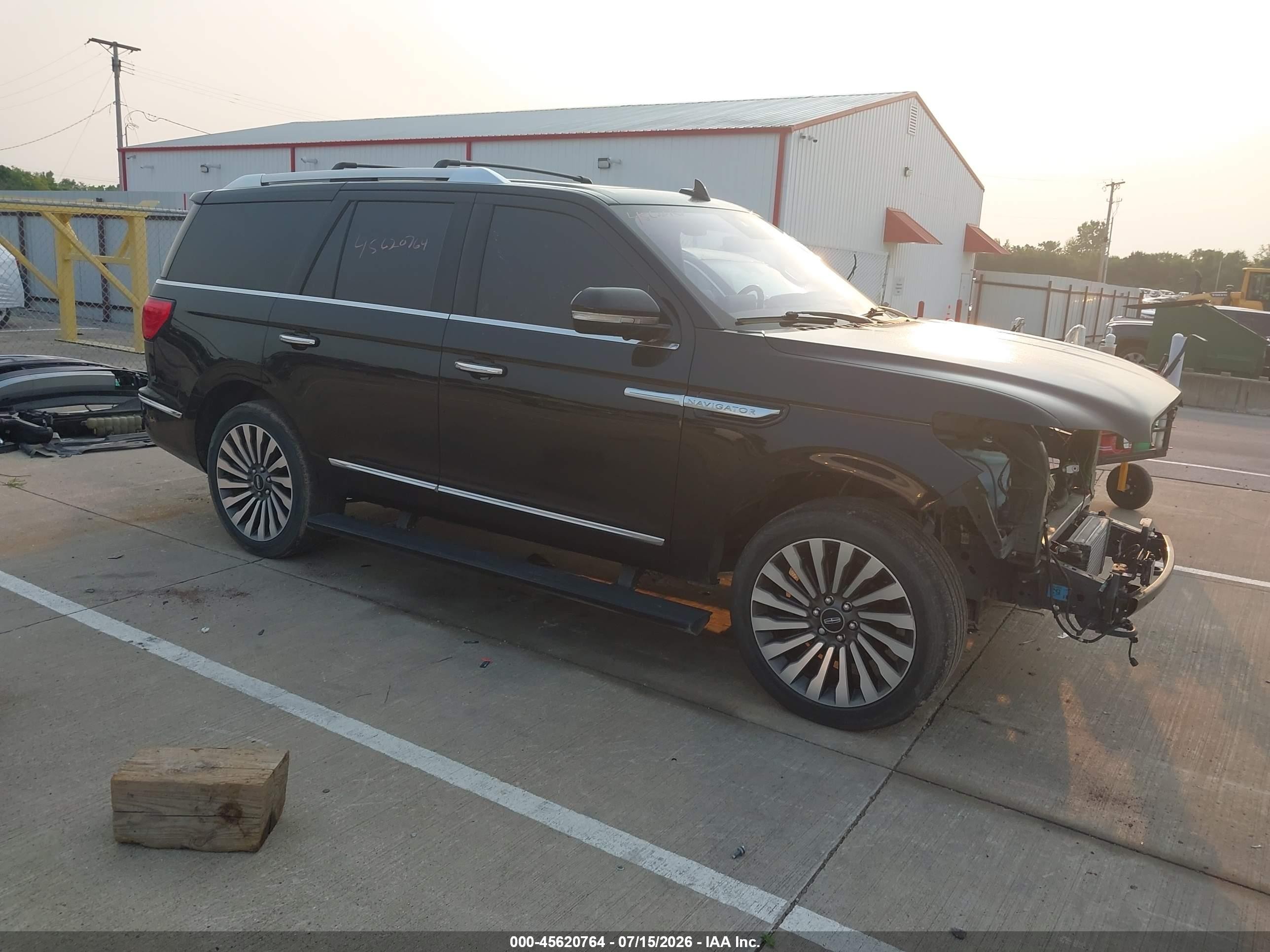 2019 Lincoln Navigator Reserve, VIN 5LMJJ2LTXKEL09394 — Front end