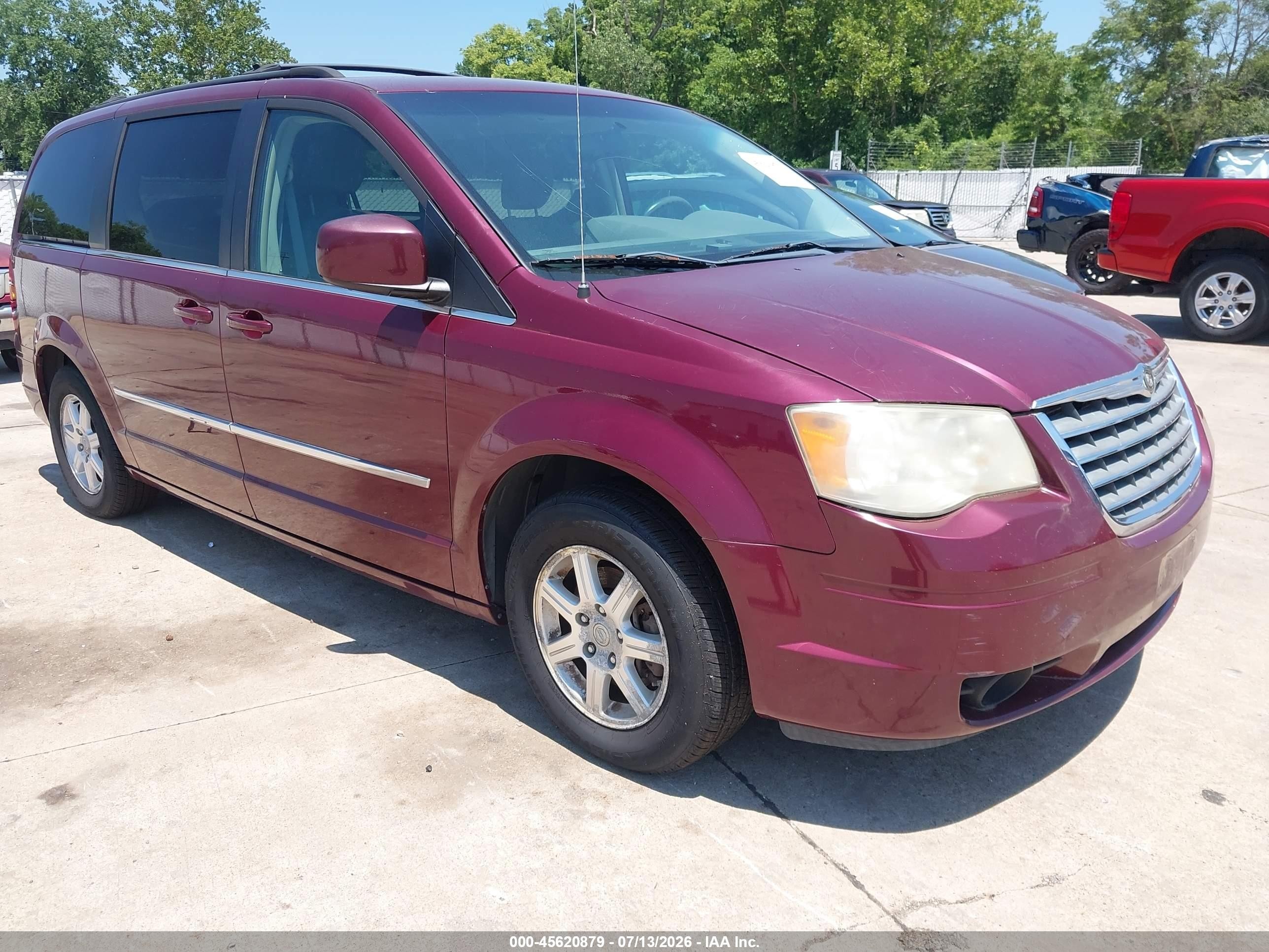 2009 Chrysler Town & Country Touring, VIN 2A8HR54169R525990 — Normal wear