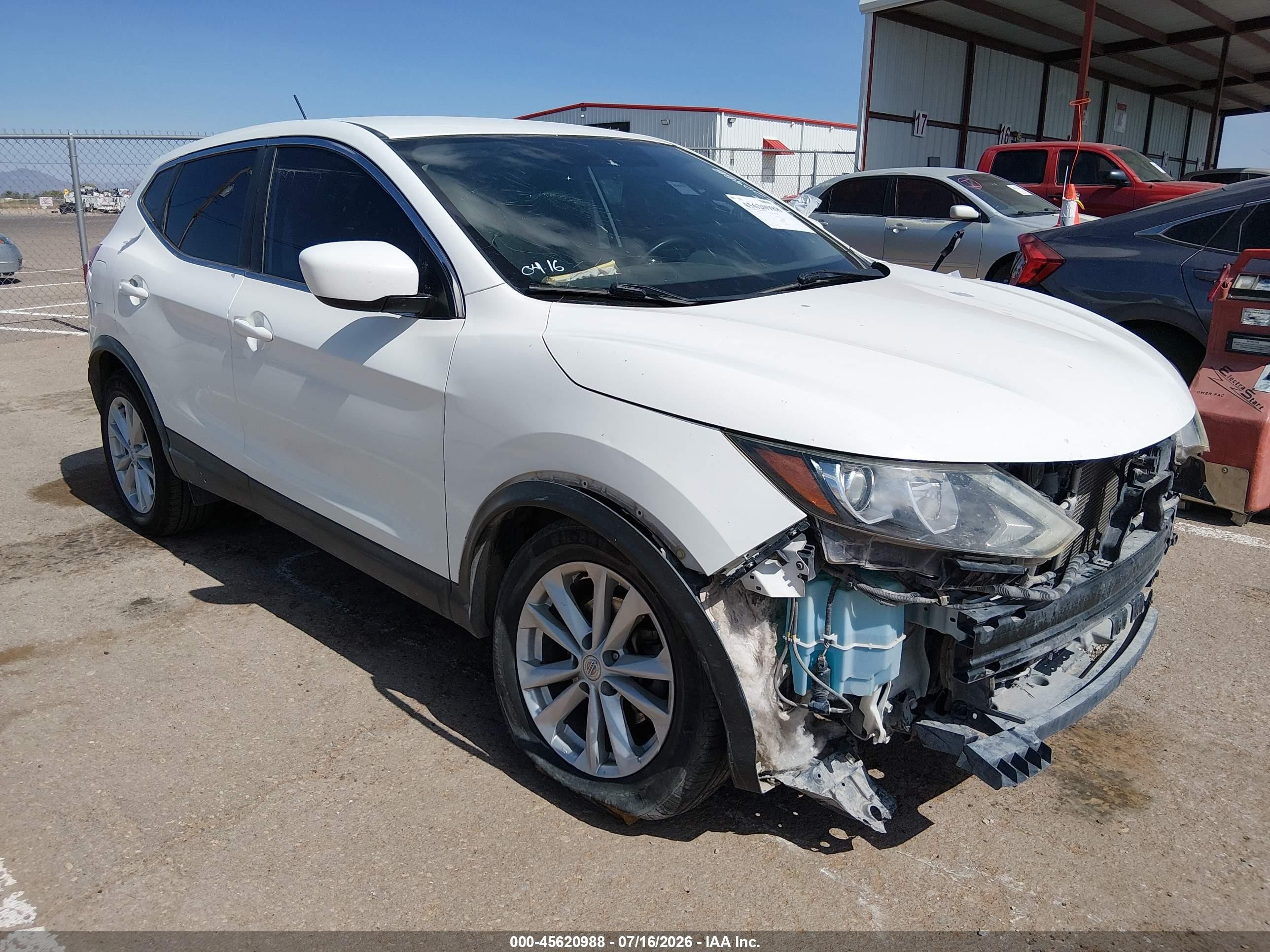 2018 Nissan Rogue SV, VIN JN1BJ1CP9JW183713 — Front end