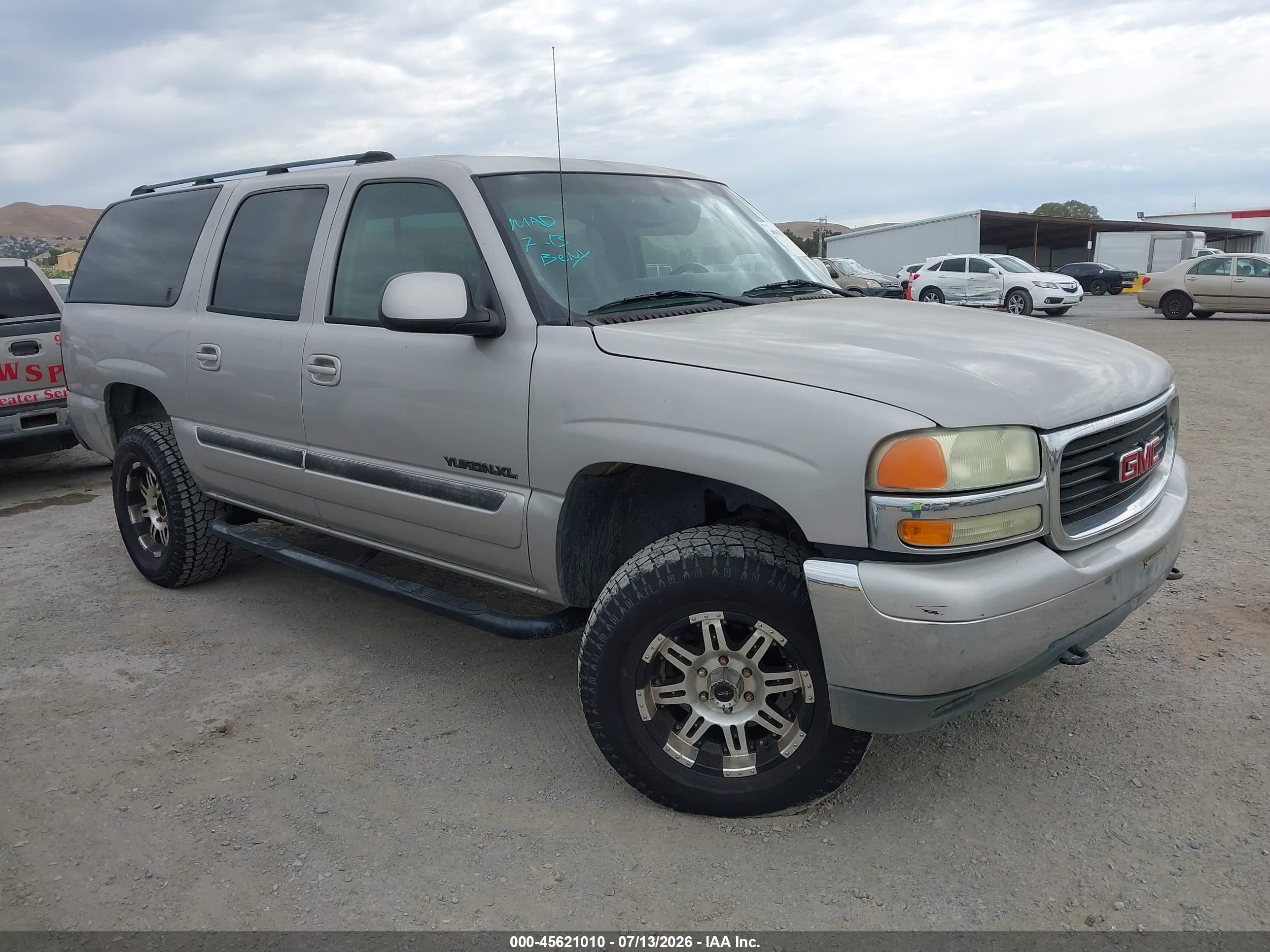 2004 GMC Yukon XL SLE, VIN 1GKFK16T74J138036 — Normal wear