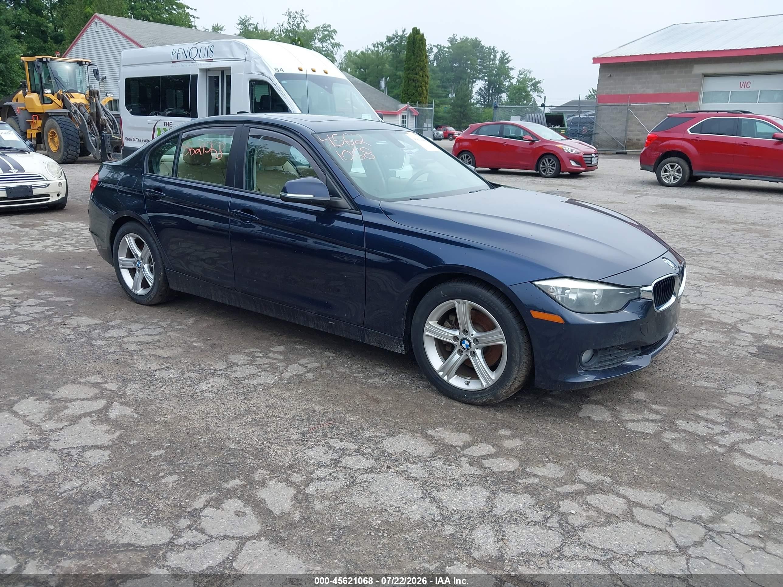 2014 BMW 3 Series 320i, VIN WBA3B1C51EK133508 — Normal wear