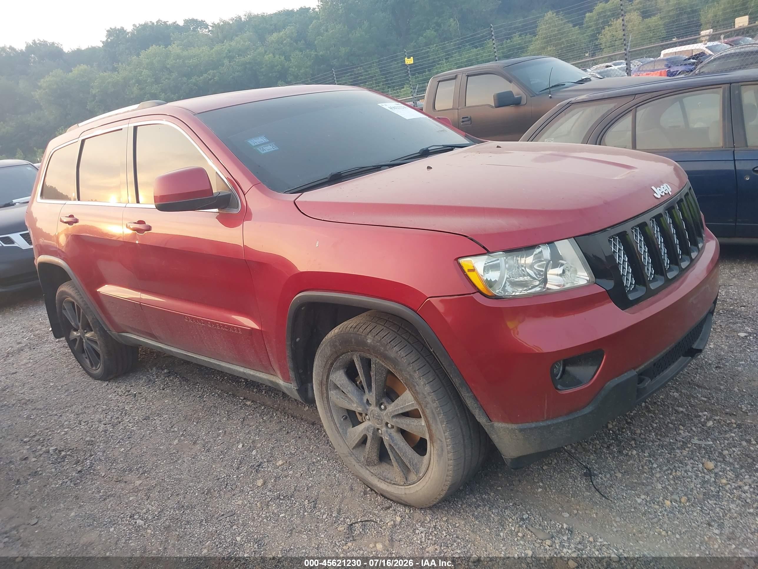 2011 Jeep Grand Cherokee Laredo, VIN 1J4RR4GT4BC540323 — Normal wear