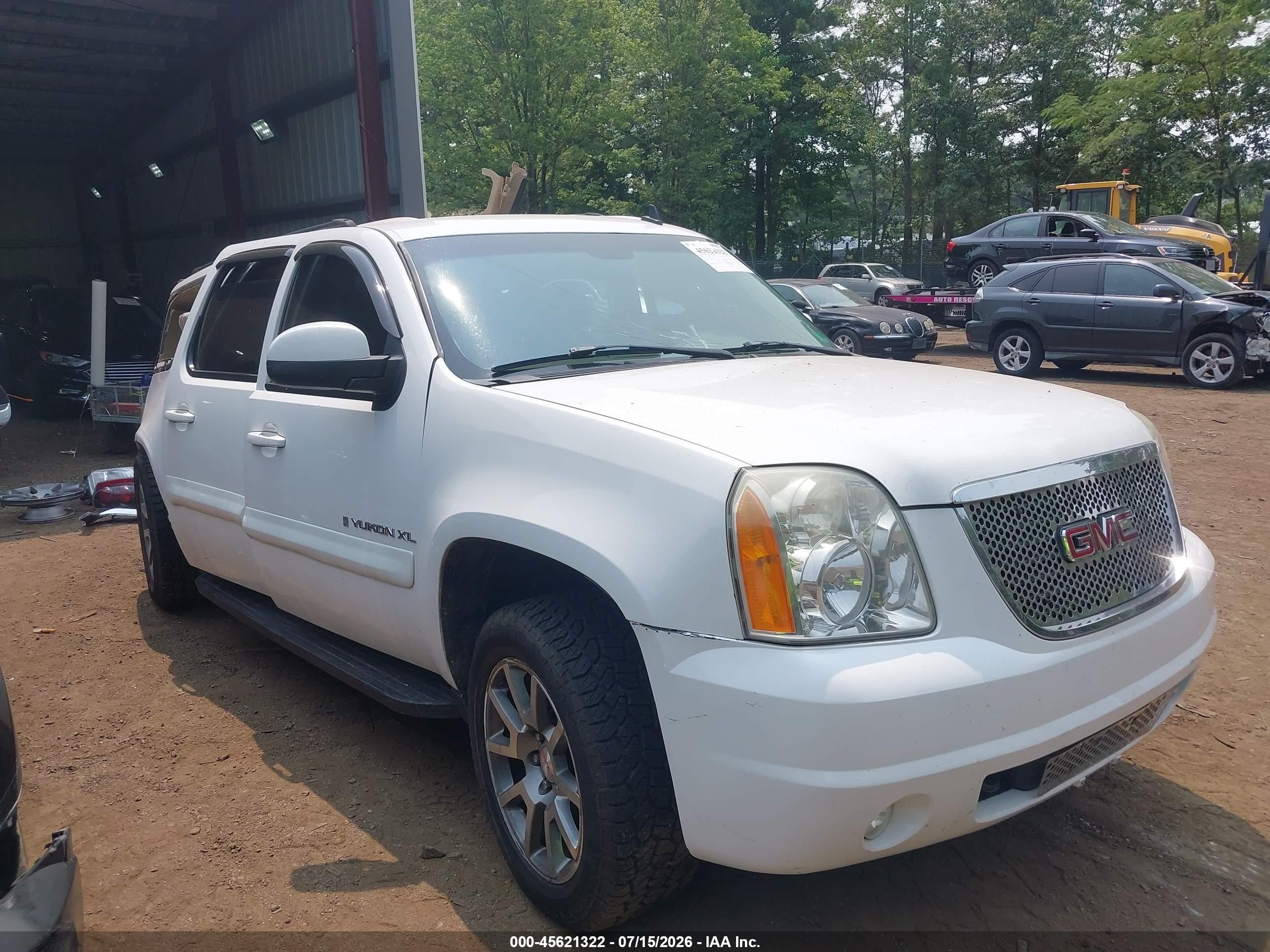 2007 GMC Yukon XL SLT, VIN 1GKFK163X7J201568 — Rear end