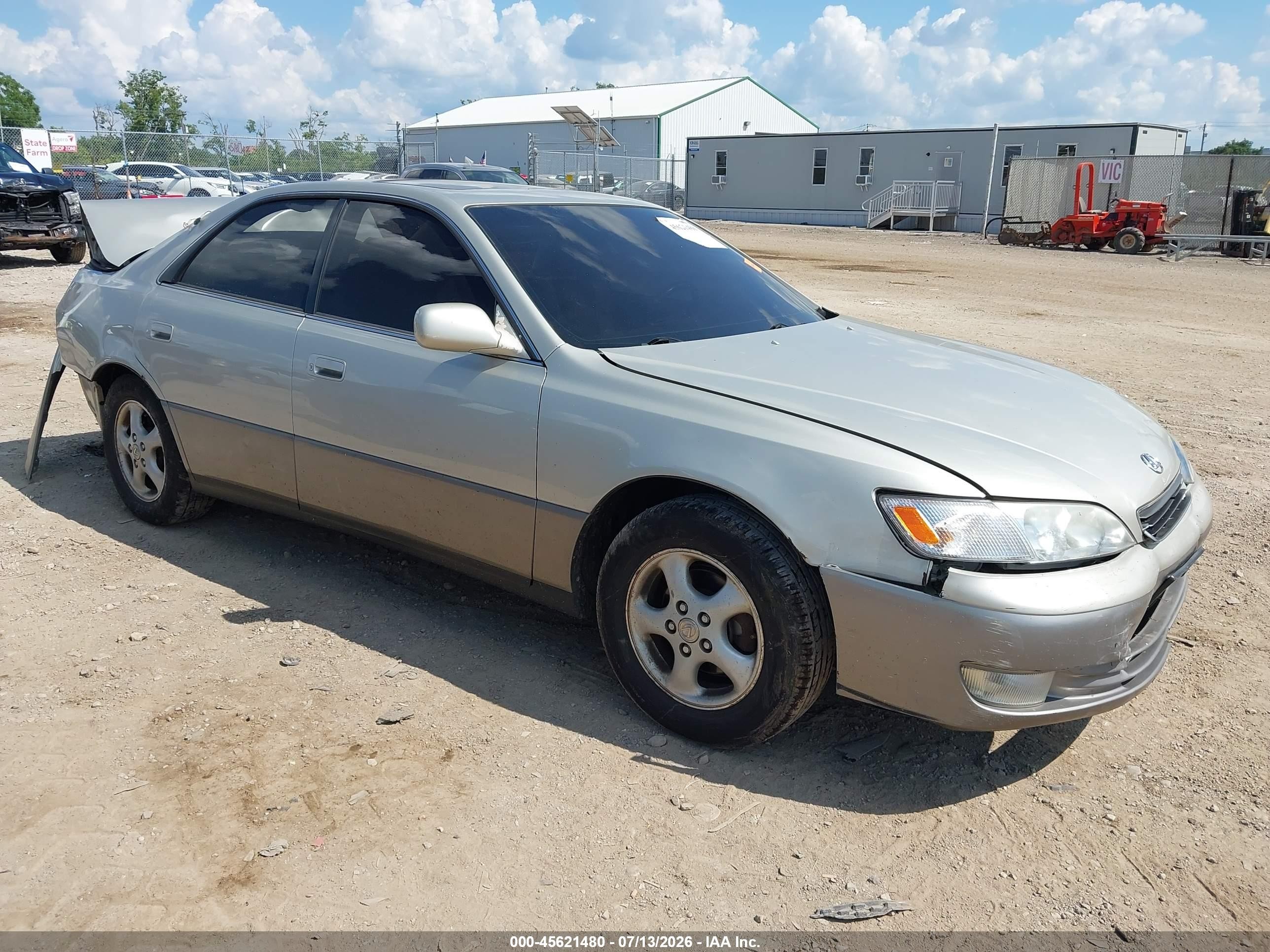 1998 Lexus ES 300, VIN JT8BF28G7W0094339 — Rear end