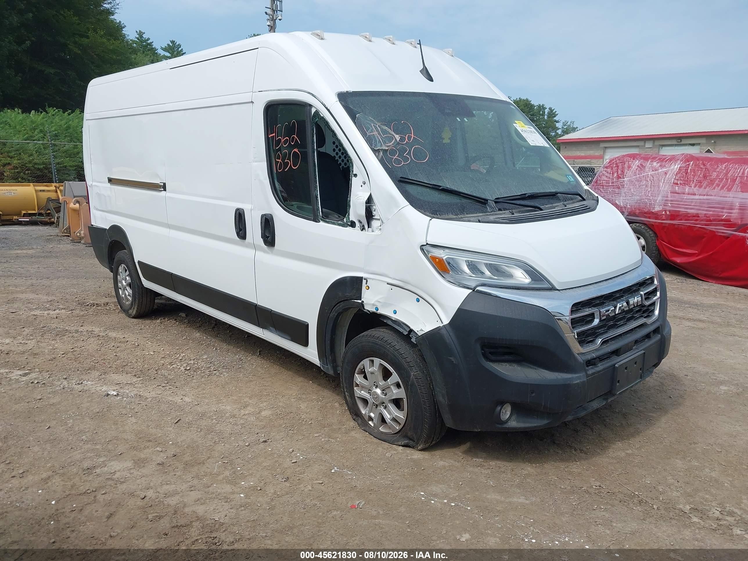 2025 Ram ProMaster Cargo Tradesman, VIN 3C6MRVHG1SE555384 — Бок