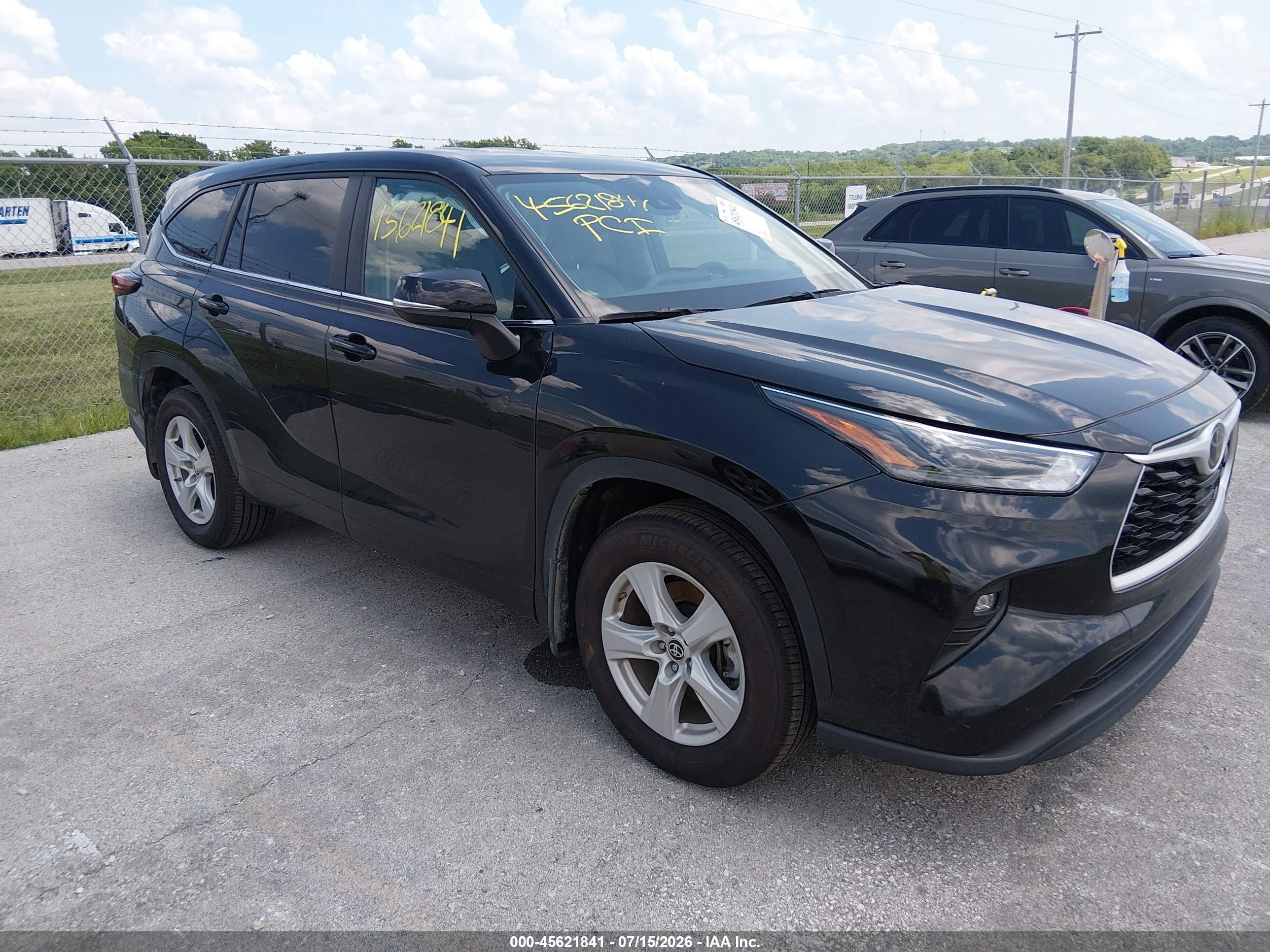 2025 Toyota Highlander Platinum, VIN 5TDKDRBH1SS584350 — Front end