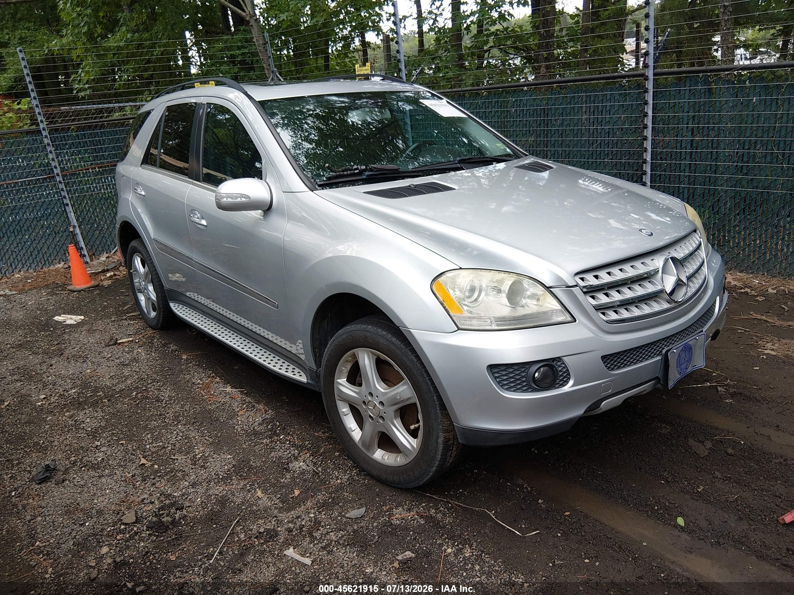 2008 Mercedes-Benz M 350, VIN 4JGBB86E58A437594 — Normal wear