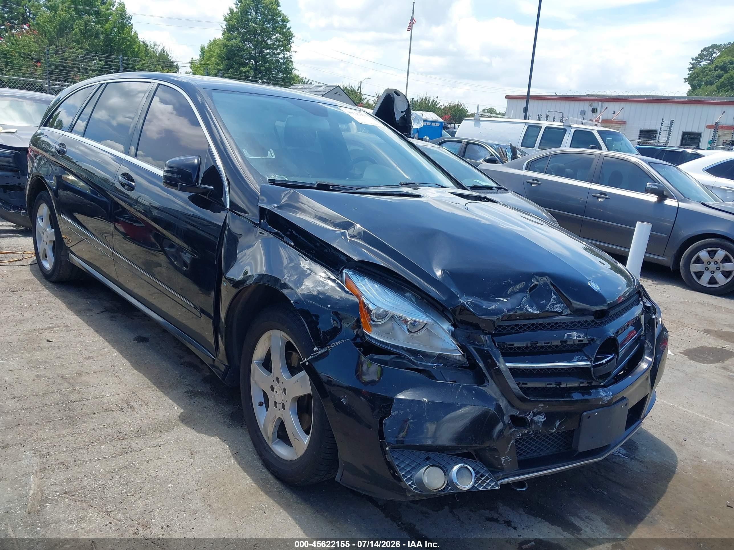 2011 Mercedes-Benz R 350, VIN 4JGCB6FEXBA129272 — Front end