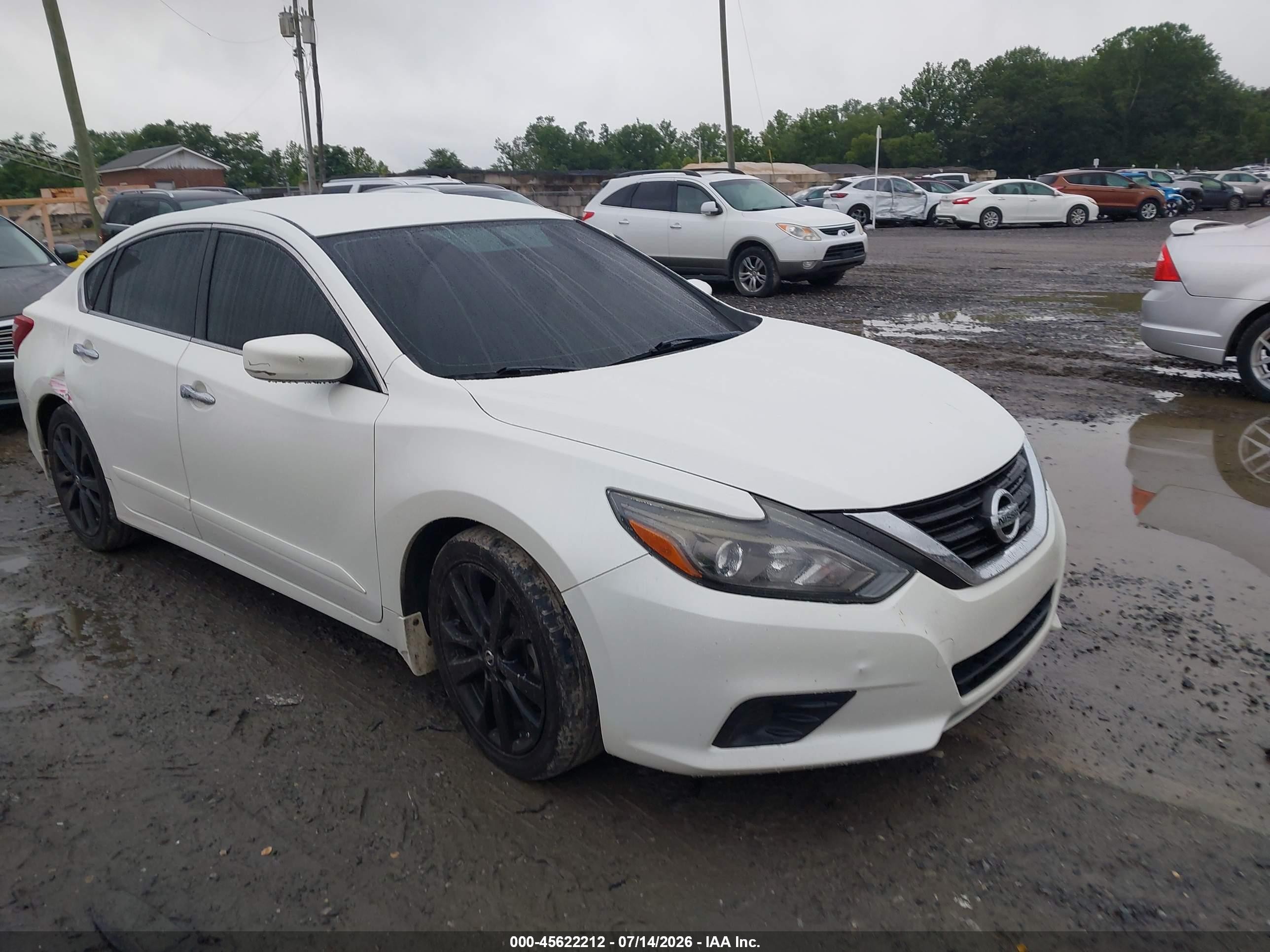 2018 Nissan Altima SR, VIN 1N4AL3AP7JC140318 — Side
