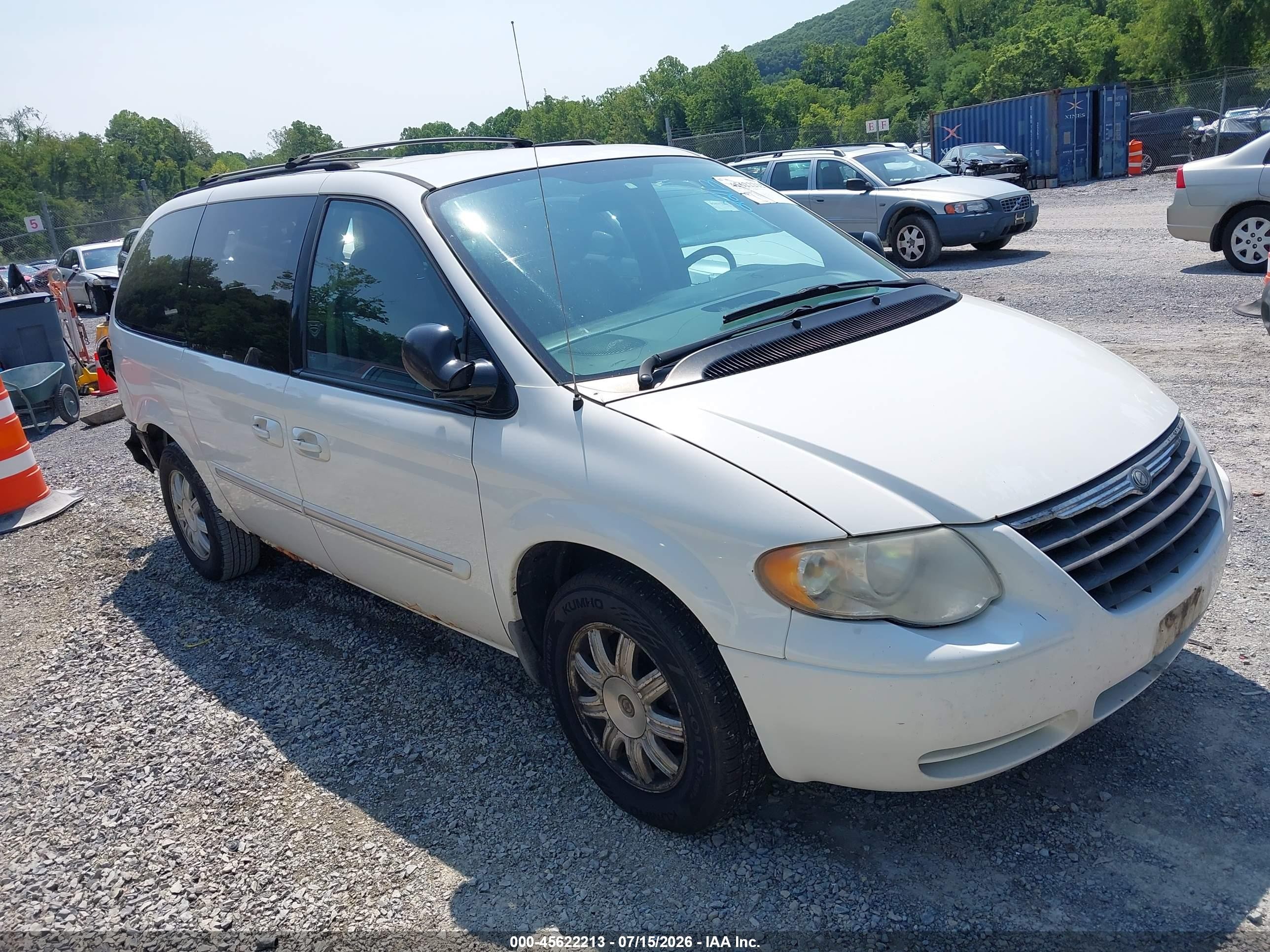 2007 Chrysler Town & Country Touring, VIN 2A4GP54L87R145566 — Rear end