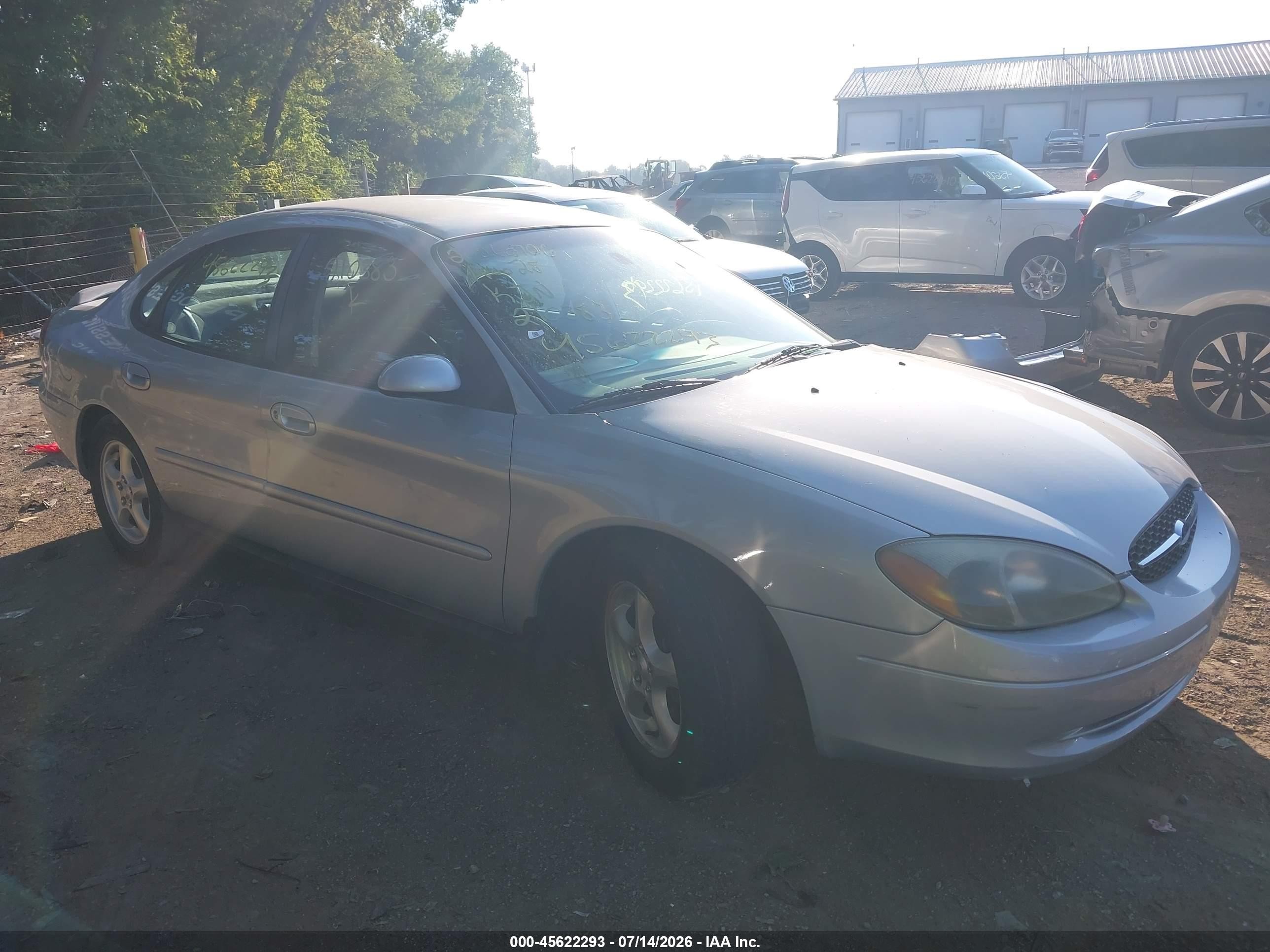 2003 Ford Taurus SES Standard, VIN 1FAFP55U13A210383 — Front end