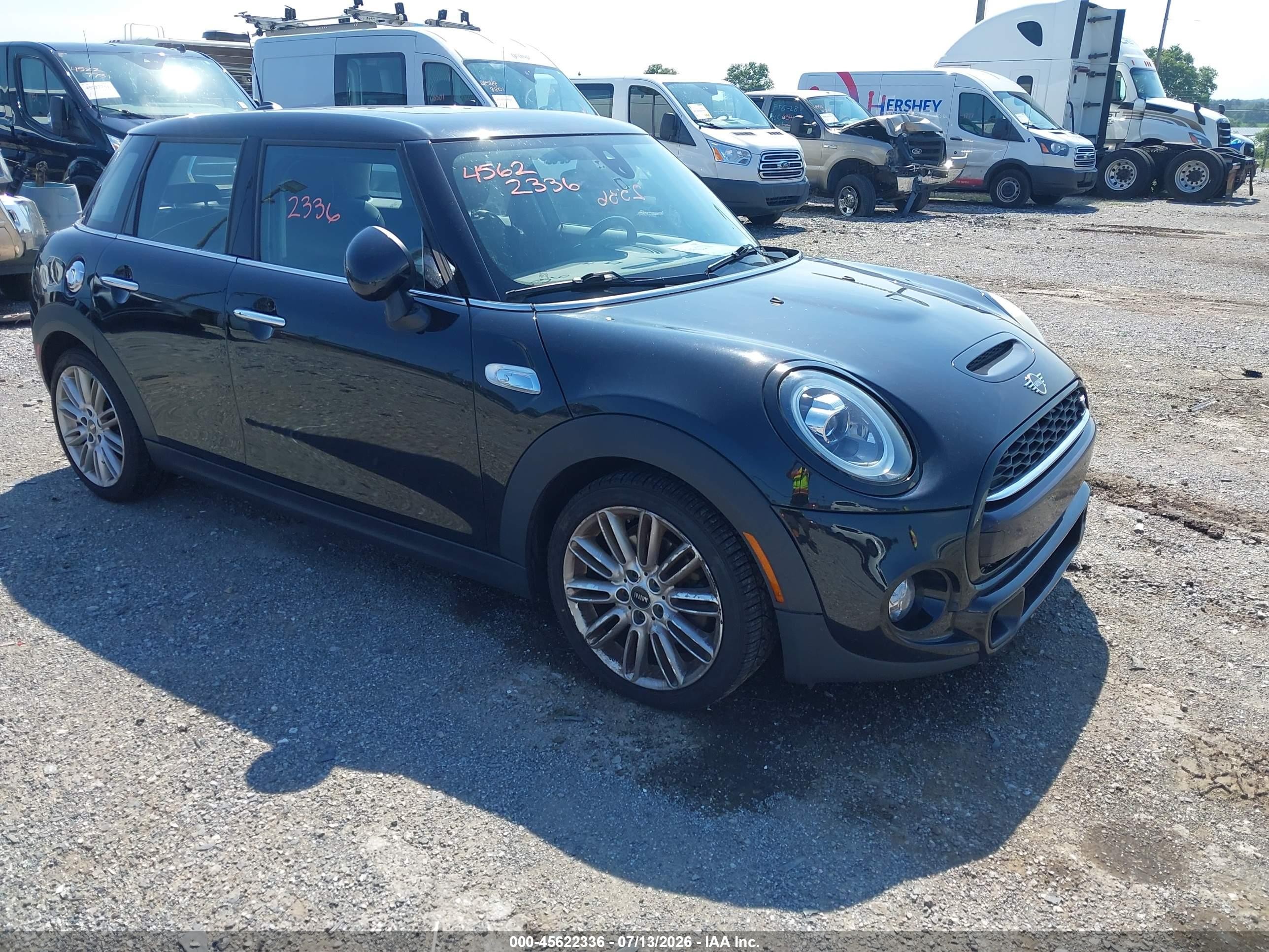 2019 MINI Hardtop 4 Door Cooper S, VIN WMWXU3C59K2H55280 — Normal wear