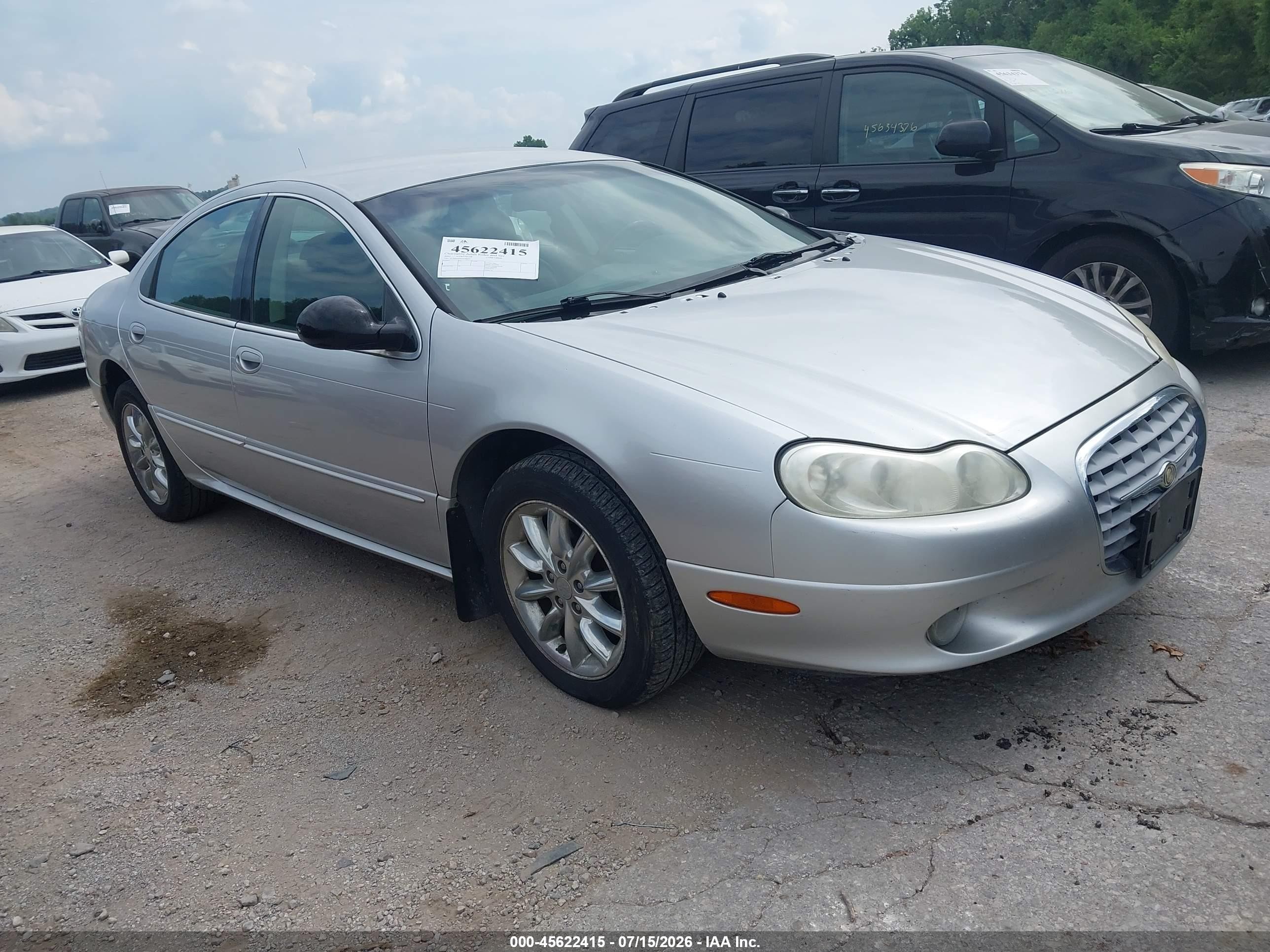 2002 Chrysler Concorde Limited, VIN 2C3HD56G62H186011 — Normal wear