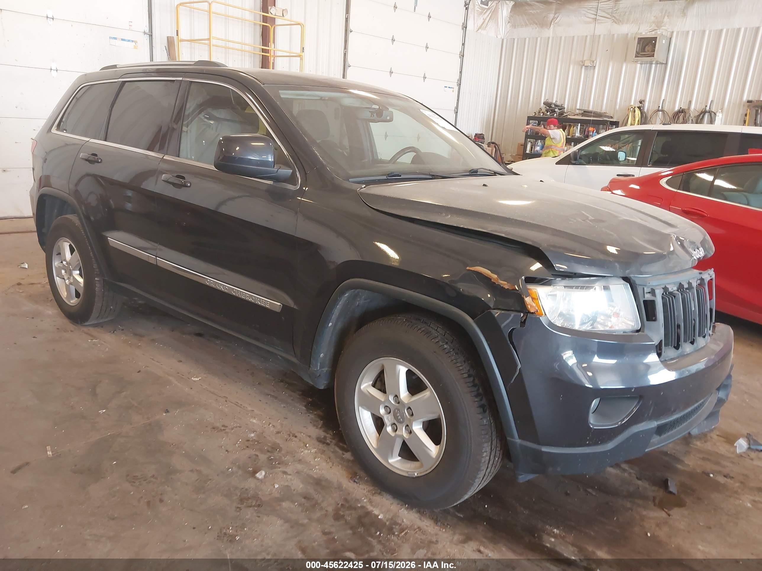 2012 Jeep Grand Cherokee Laredo, VIN 1C4RJFAG3CC255702 — Front end