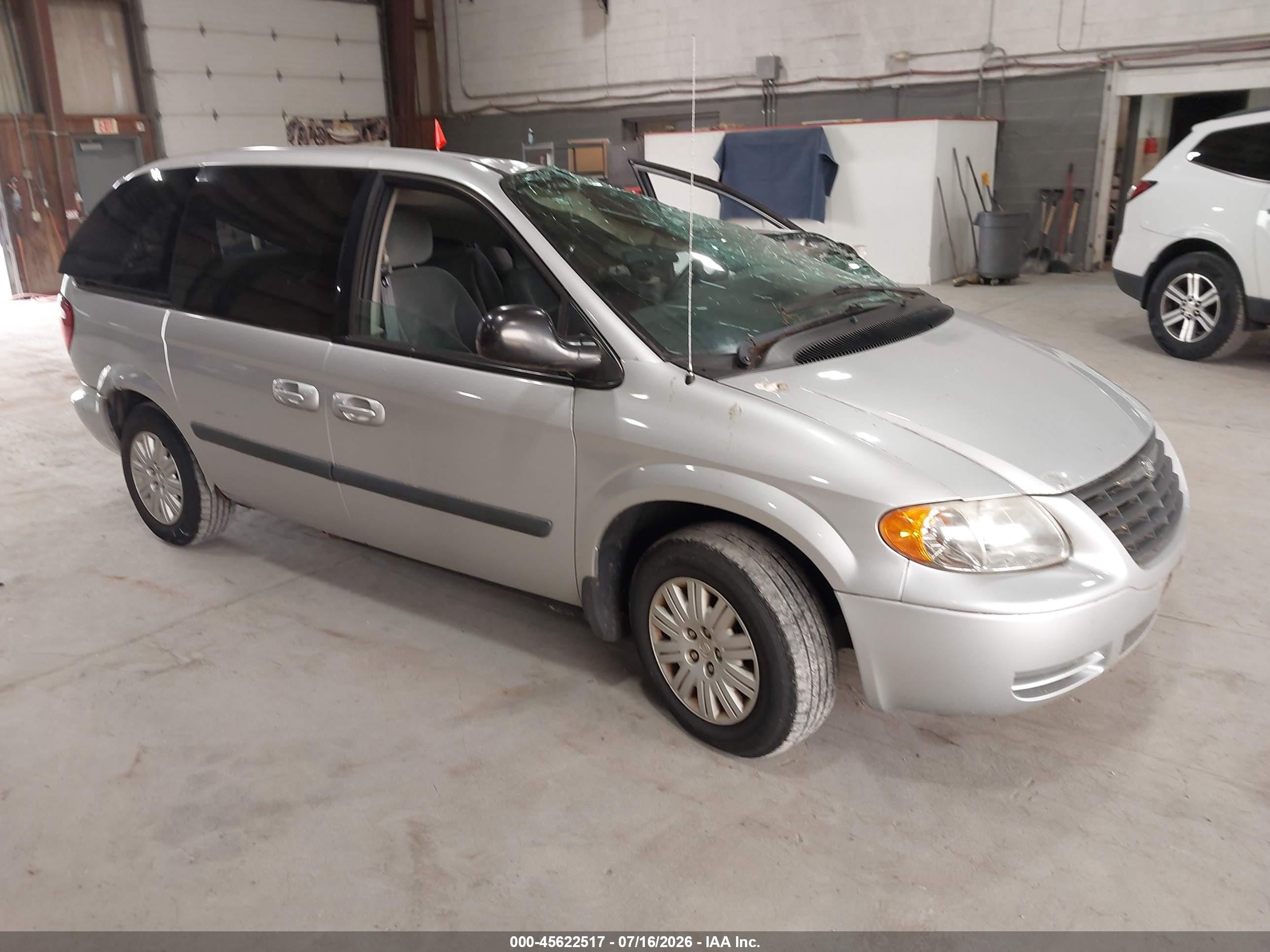 2005 Chrysler Town & Country, VIN 1C4GP45R55B221646 — Storm