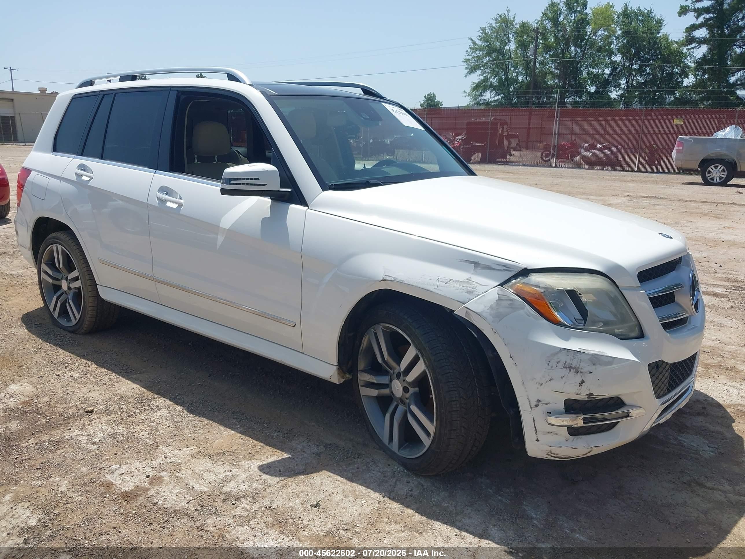 2015 Mercedes-Benz GLK 350, VIN WDCGG5HB4FG426670 — Side