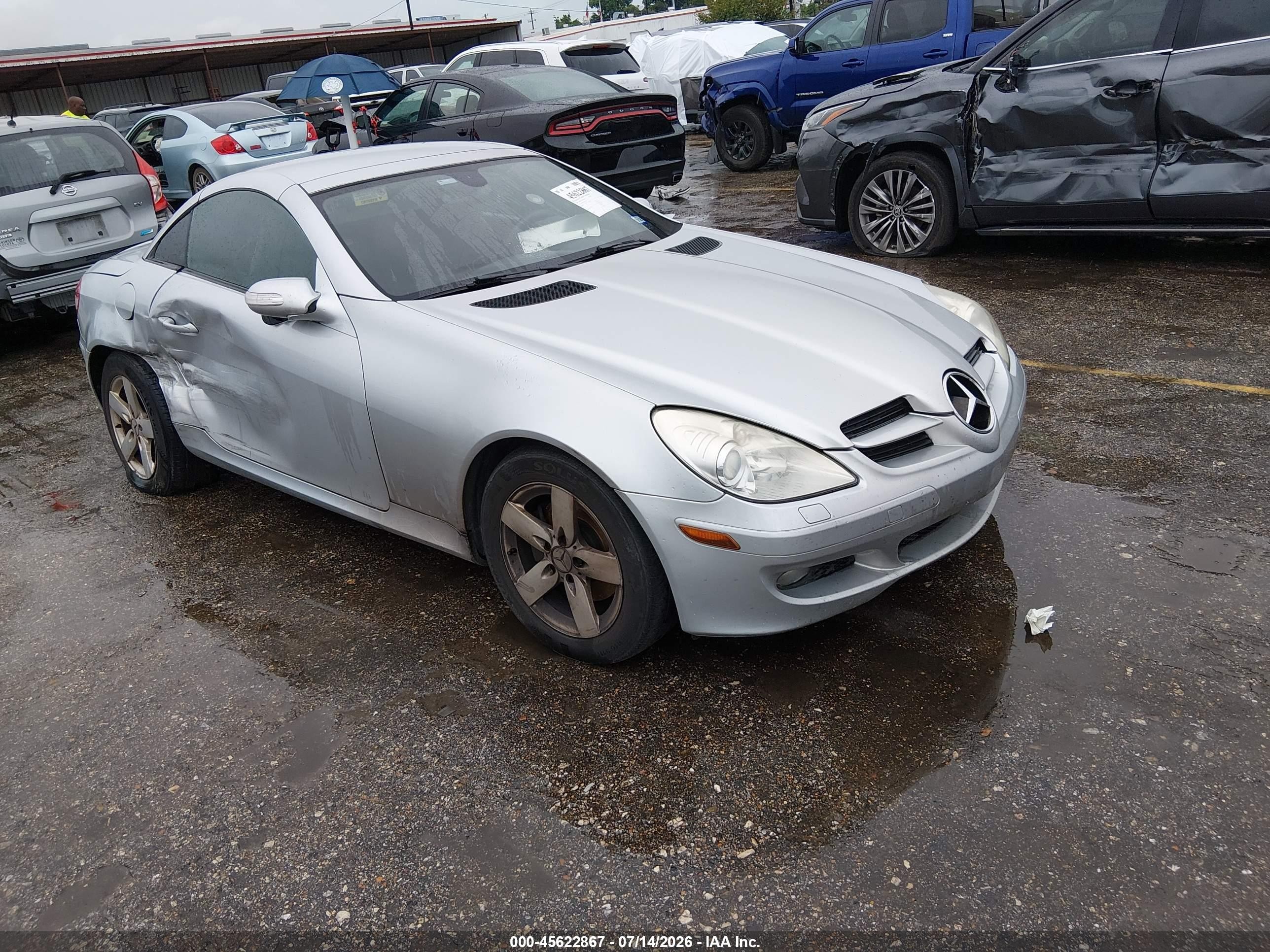 2006 Mercedes-Benz SLK 280, VIN WDBWK54F96F124031 — Side