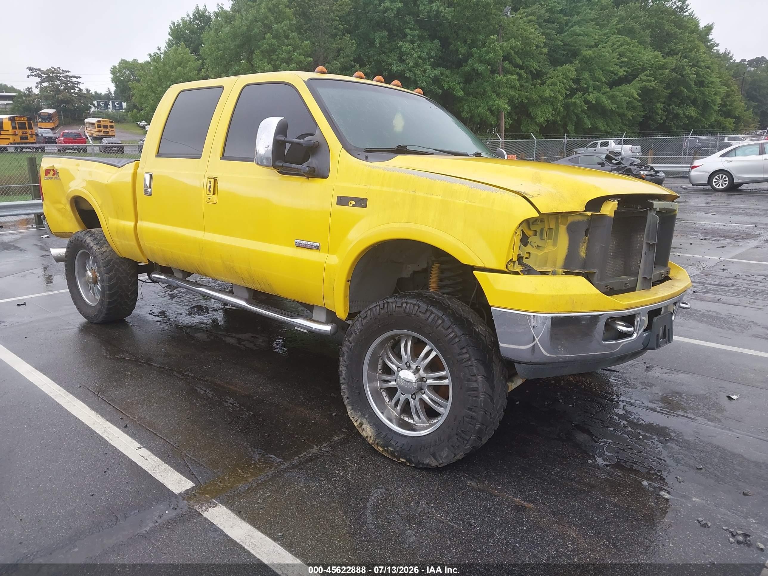 2005 Ford F-250 XL, VIN 1FTSW21P65EB19308 — Front end