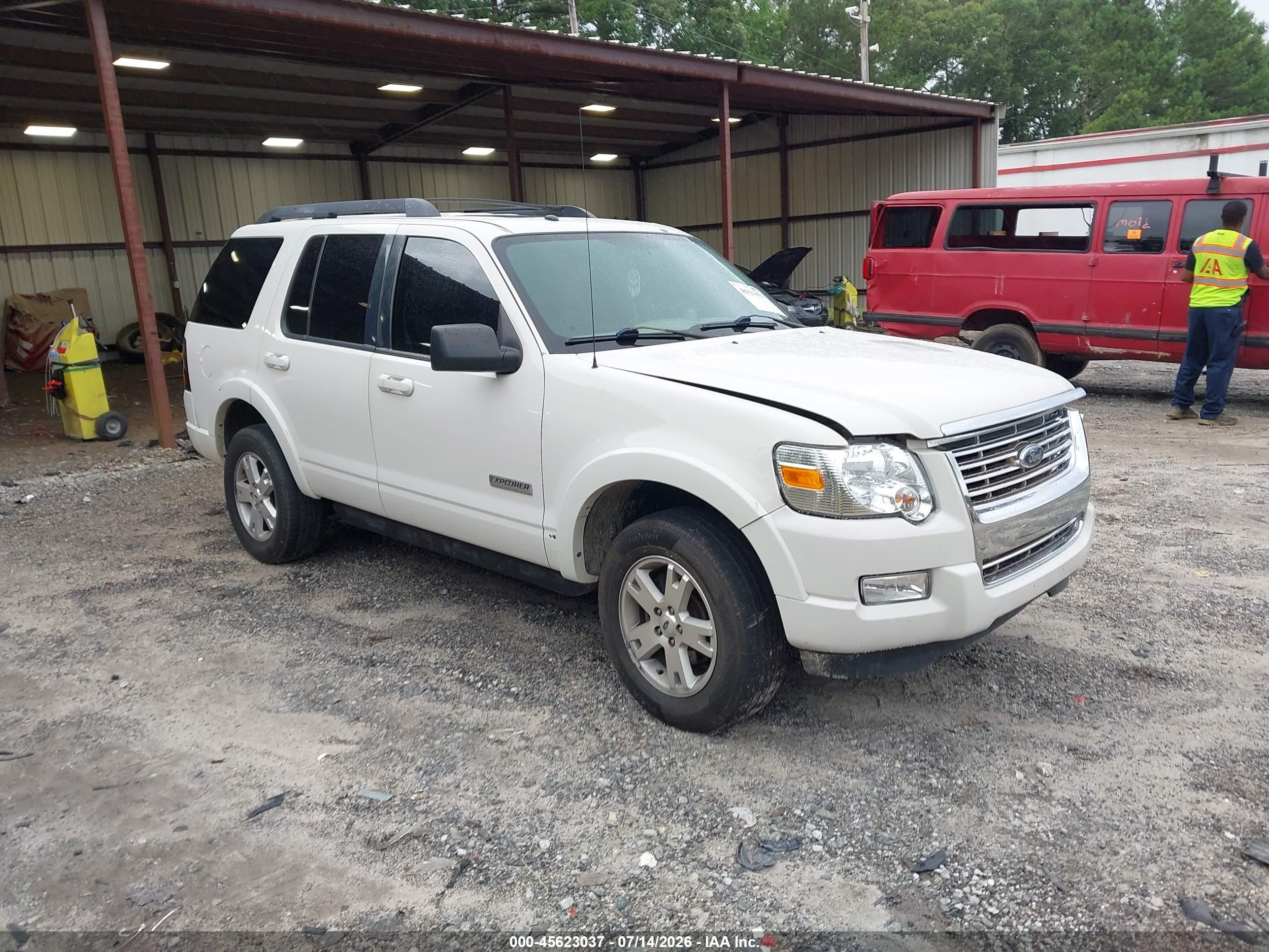 2008 Ford Explorer XLT, VIN 1FMEU63EX8UA58072 — Front end