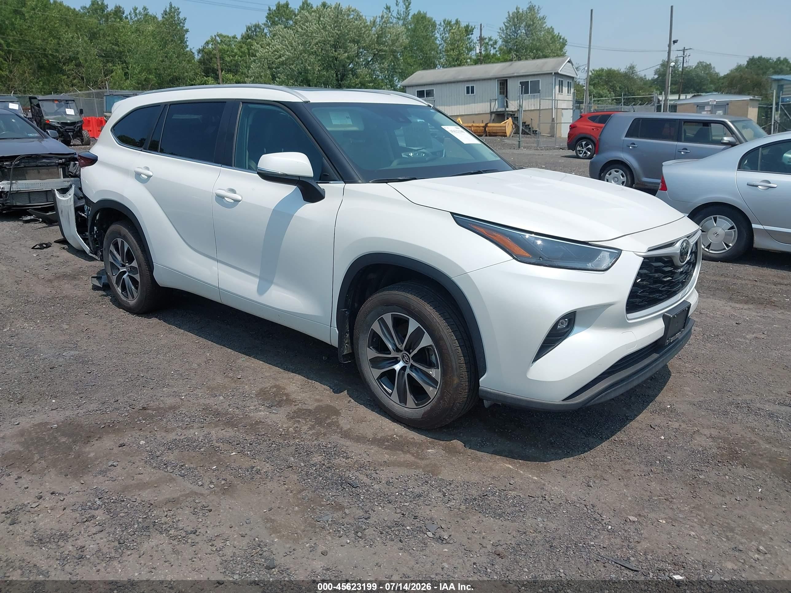 2026 Toyota Highlander XLE, VIN 5TDKDRBH5TS600583 — Rear end