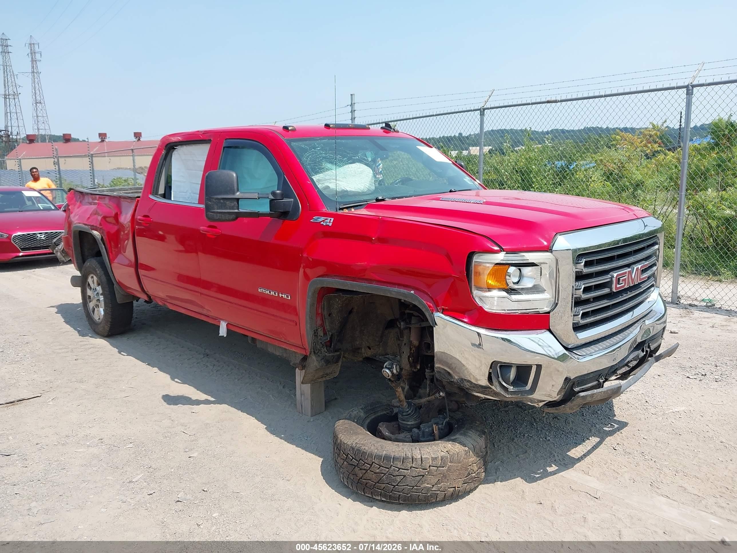 2015 GMC Sierra 2500HD SLE, VIN 1GT12YE84FF136181 — Бок