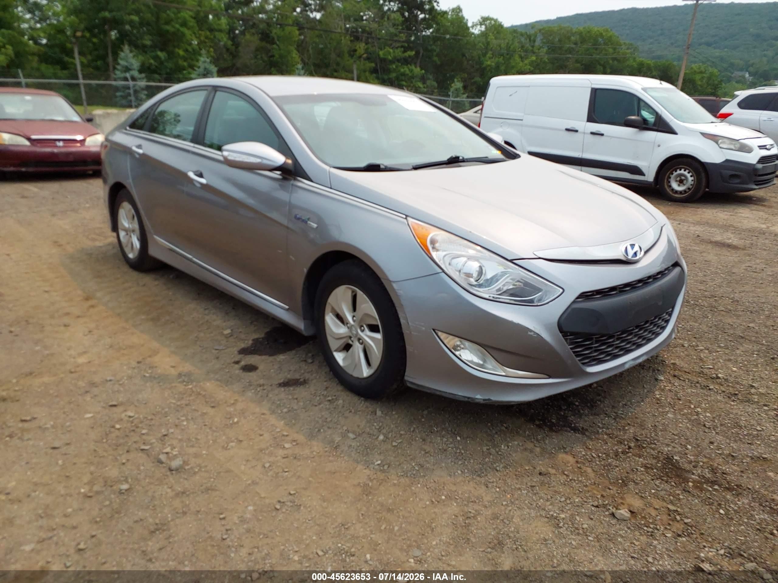 2015 Hyundai Sonata Limited, VIN KMHEC4A43FA132013 — Normal wear