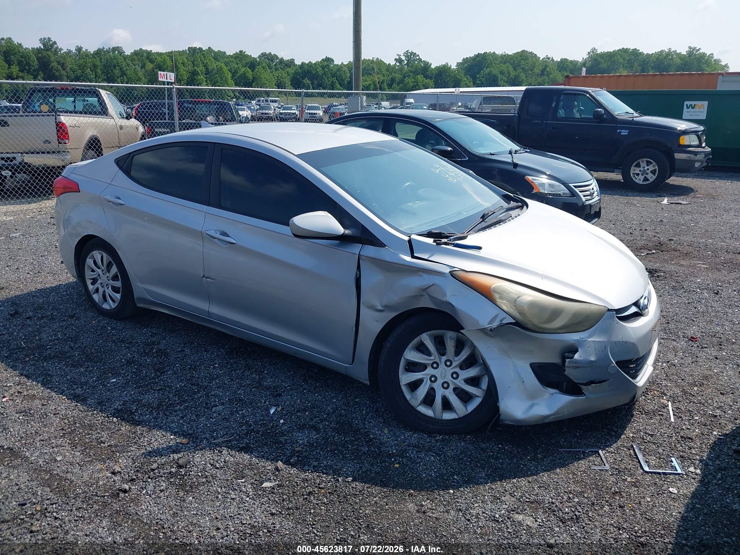 2011 Hyundai Elantra Limited, VIN 5NPDH4AE2BH025838 — Side