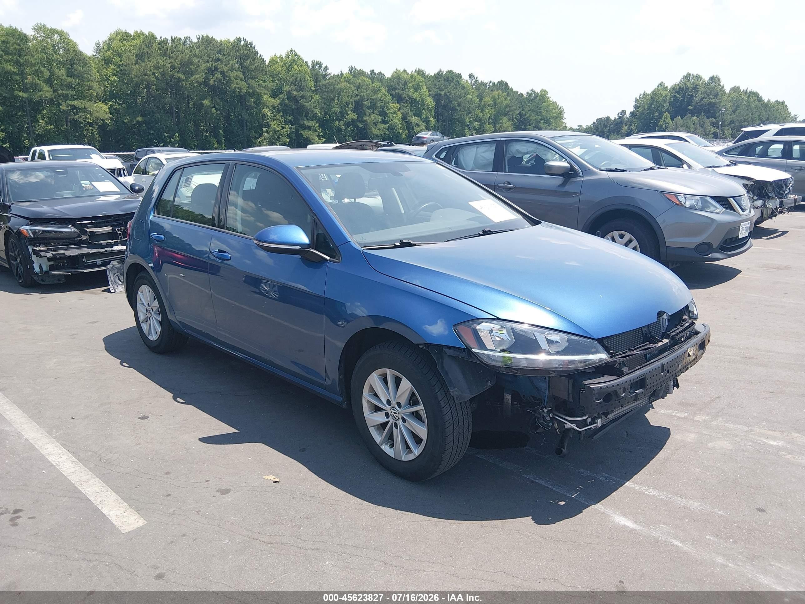 2018 Volkswagen Golf S, VIN 3VWG17AU5JM281293 — Перед