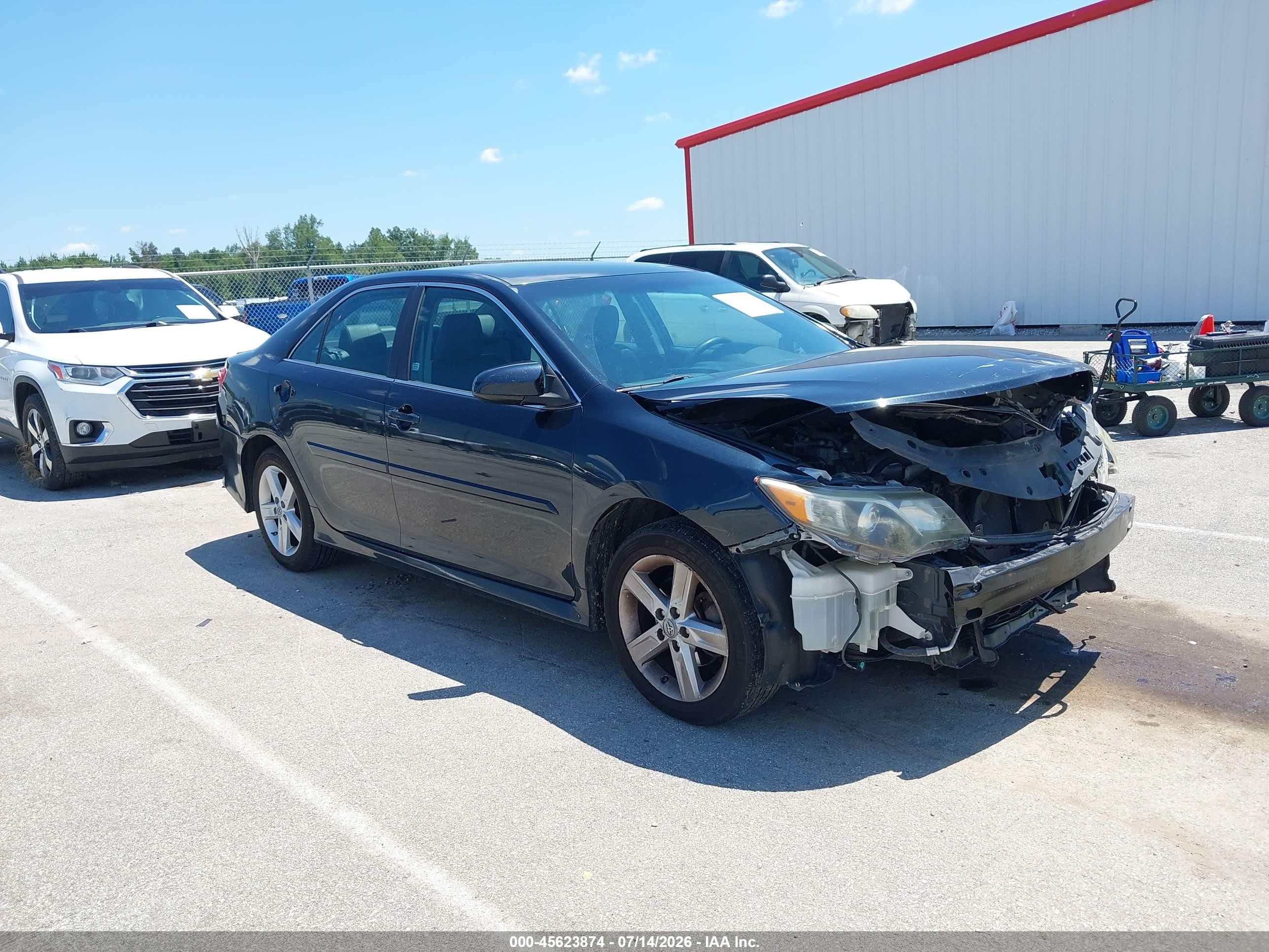 2013 Toyota Camry LE, VIN 4T1BF1FK3DU258223 — Перед