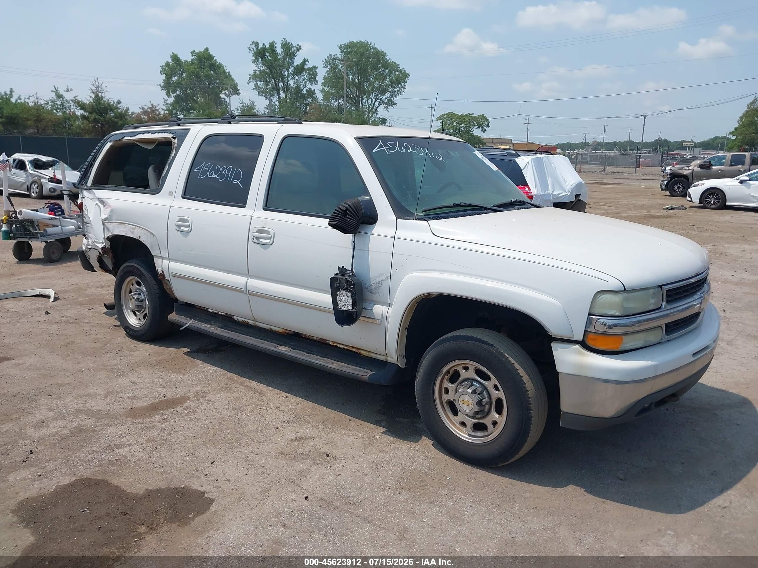 2003 Chevrolet Suburban LT, VIN 3GNGK26UX3G314275 — Бок
