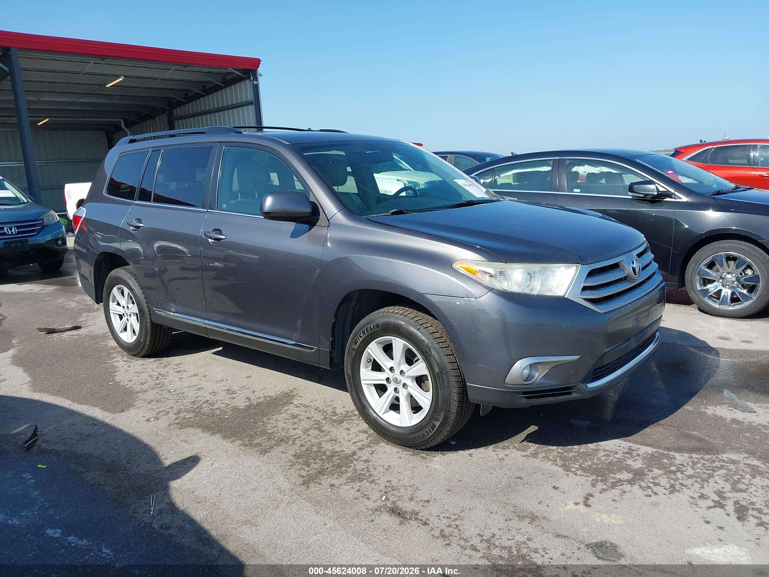 2013 Toyota Highlander Plus, VIN 5TDBK3EH3DS219654 — Side