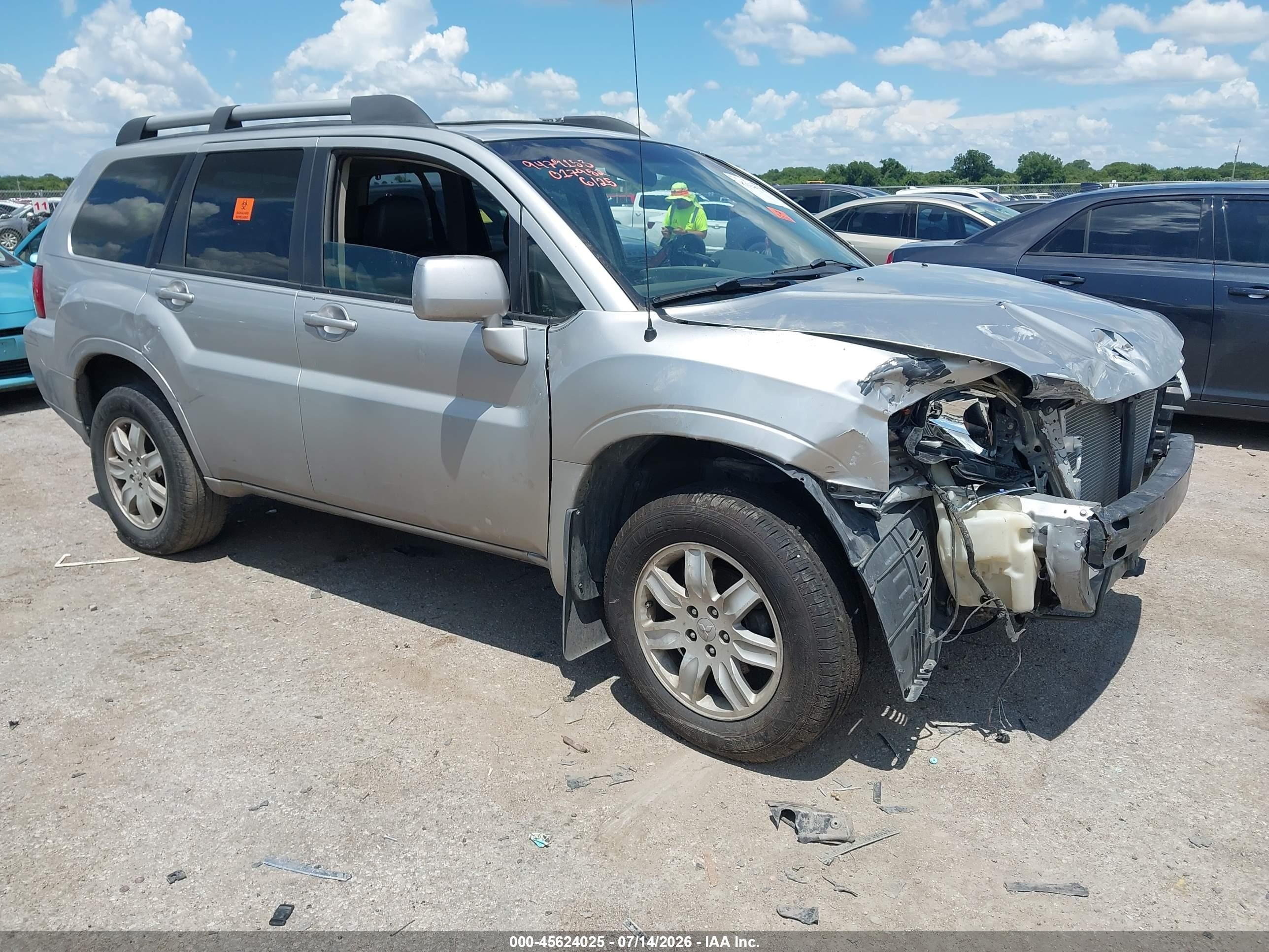 2010 Mitsubishi Endeavor SE, VIN 4A4JN3AS0AE017952 — Front end