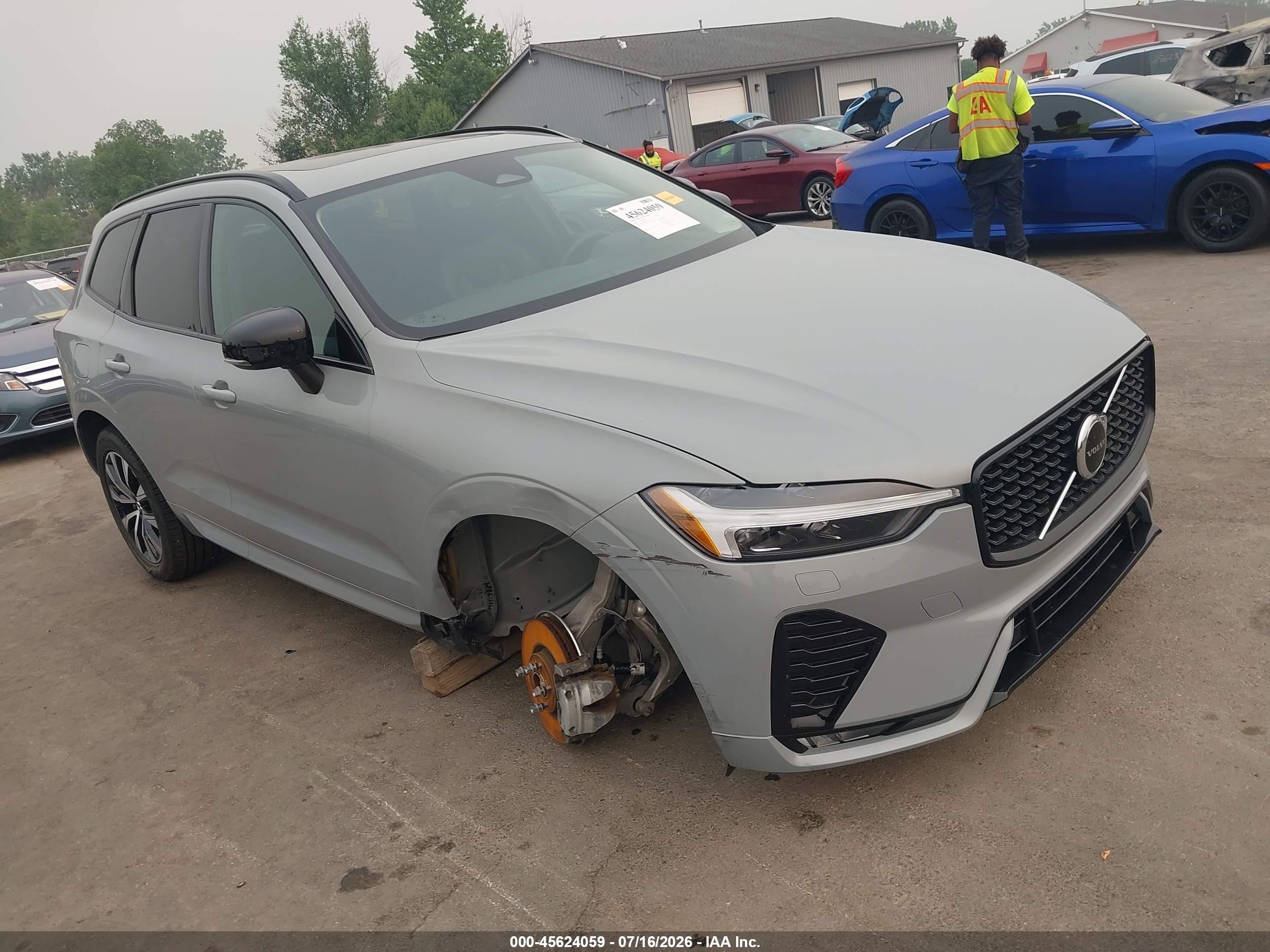 2024 Volvo XC60 Core Dark Theme, VIN YV4L12RK0R1822280 — Перед