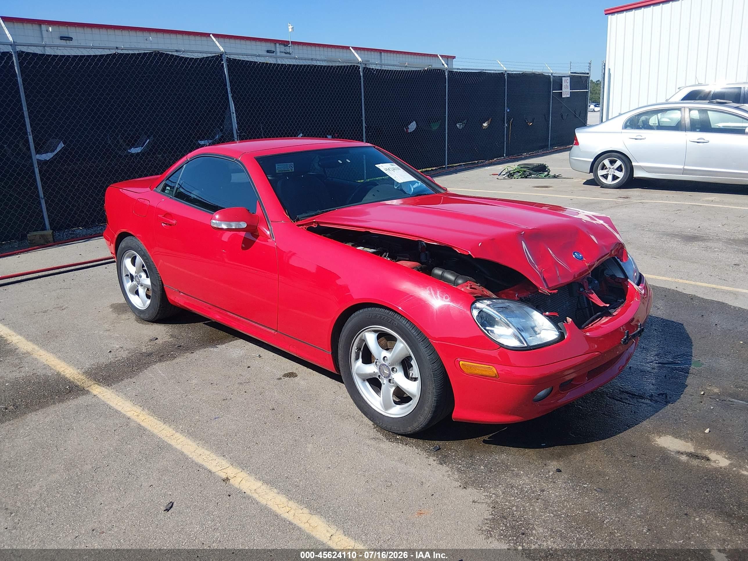 2001 Mercedes-Benz SLK 230/320, VIN WDBKK65F61F230867 — Перед