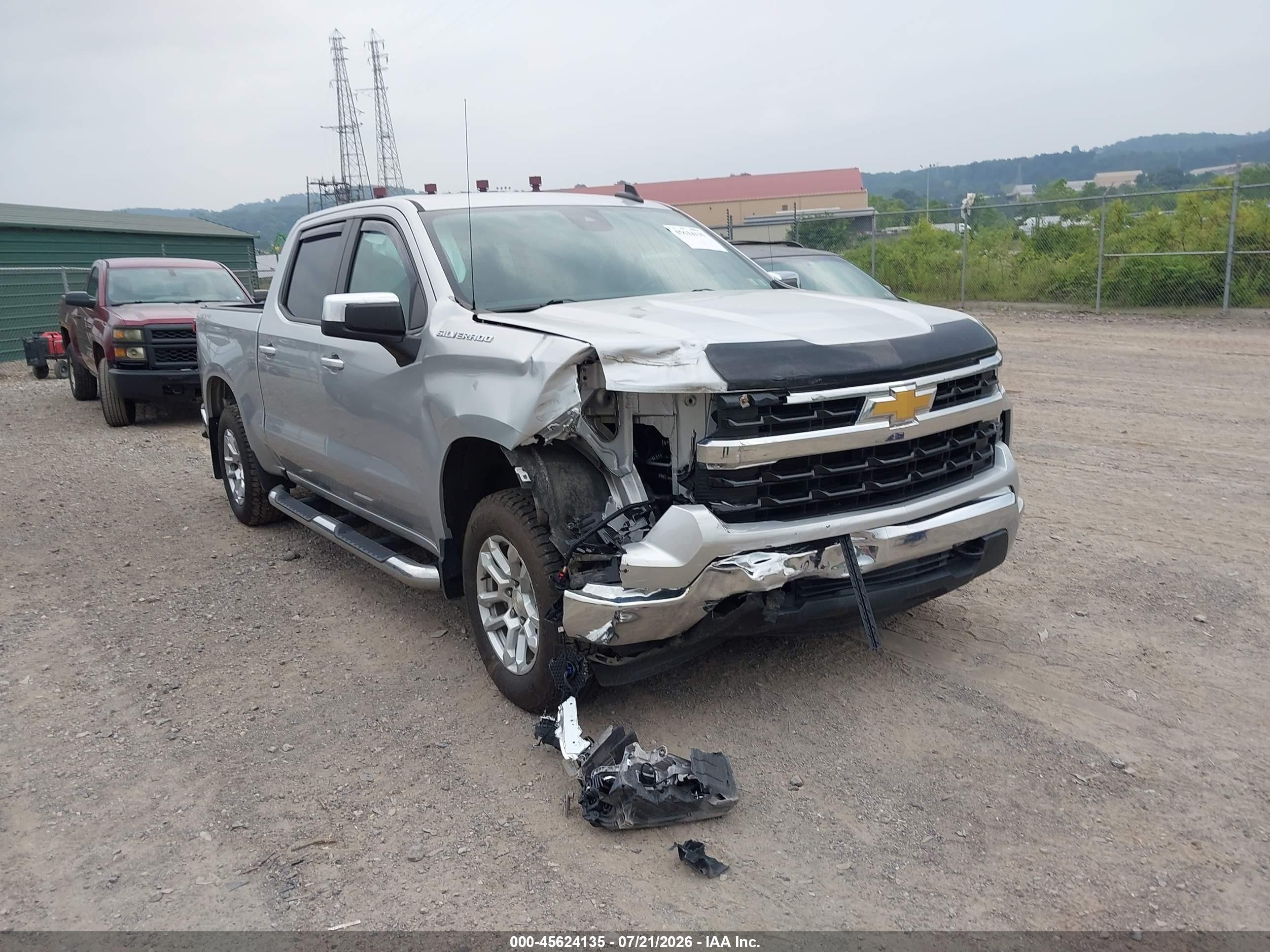 2022 Chevrolet Silverado 1500 LT, VIN 1GCUDDED4NZ565055 — Front end