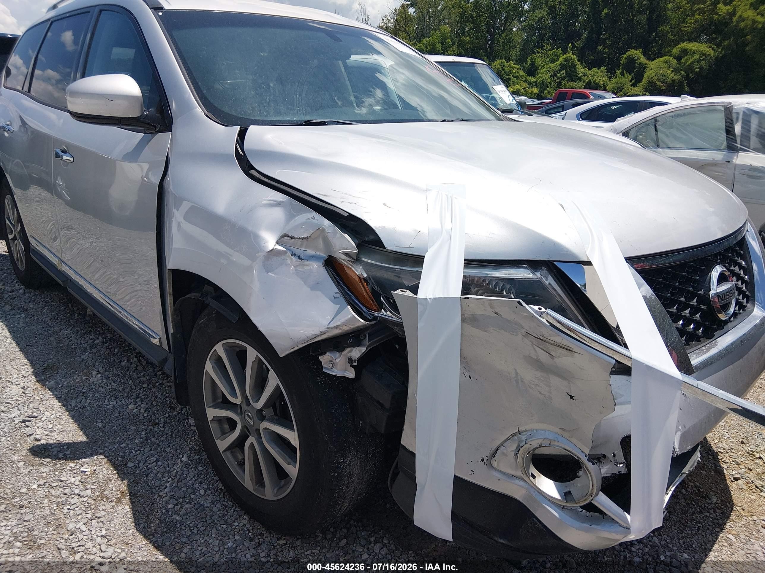 2014 Nissan Pathfinder S, VIN 5N1AR2MN6EC673128 — Front end