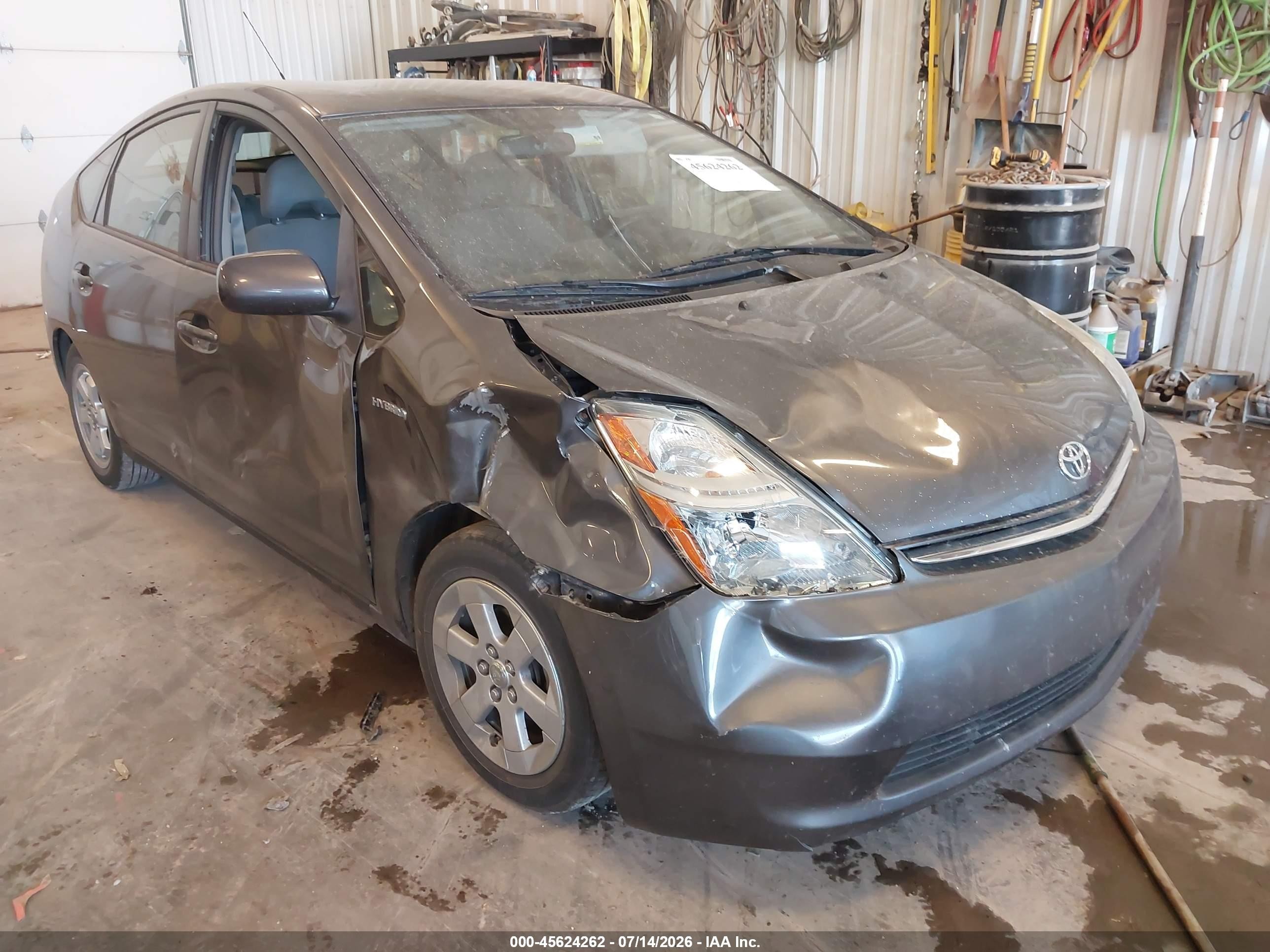 2008 Toyota Prius Touring, VIN JTDKB20U883329802 — Front end