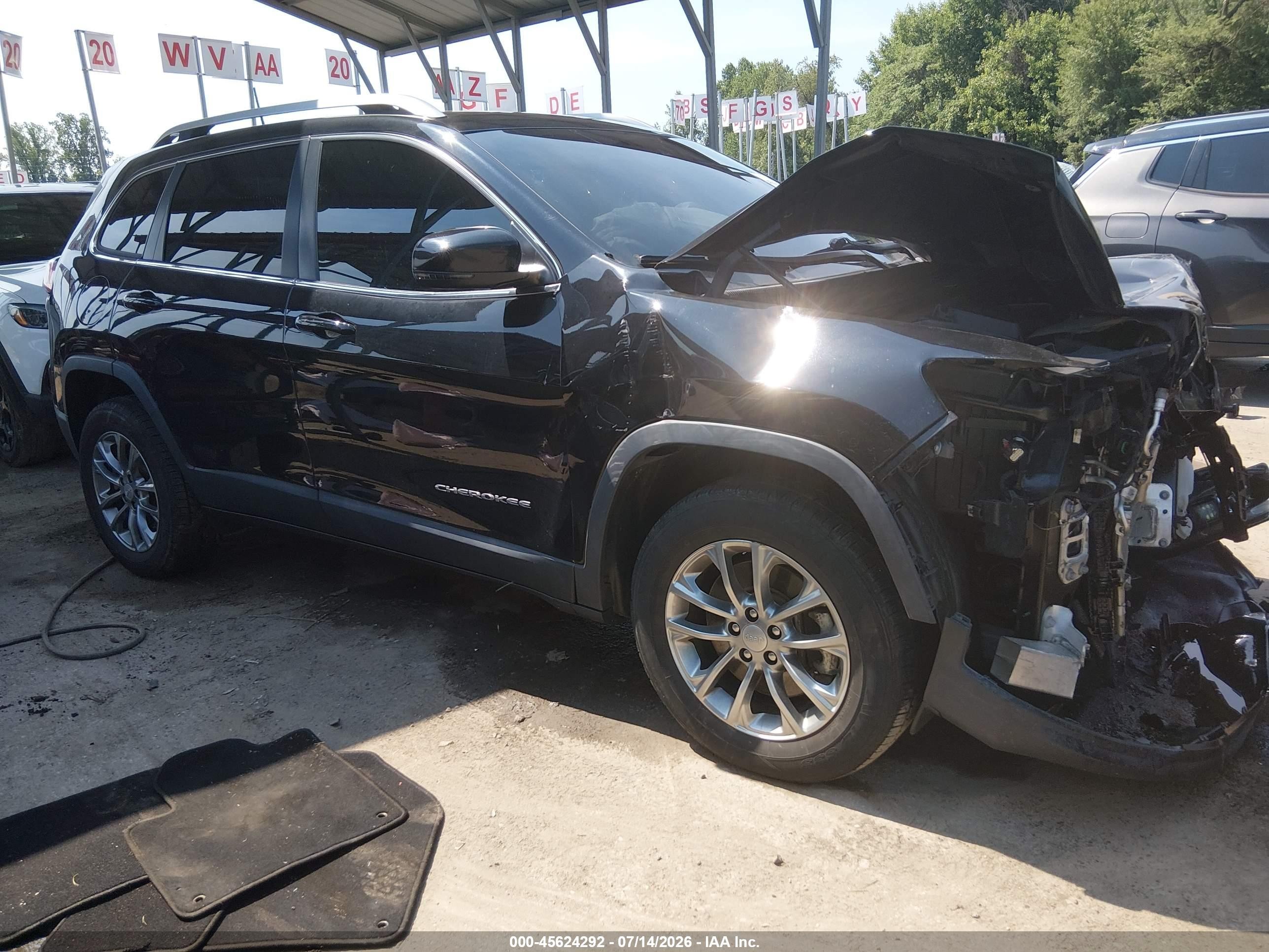 2021 Jeep Cherokee Altitude, VIN 1C4PJMLB0MD105474 — Front end