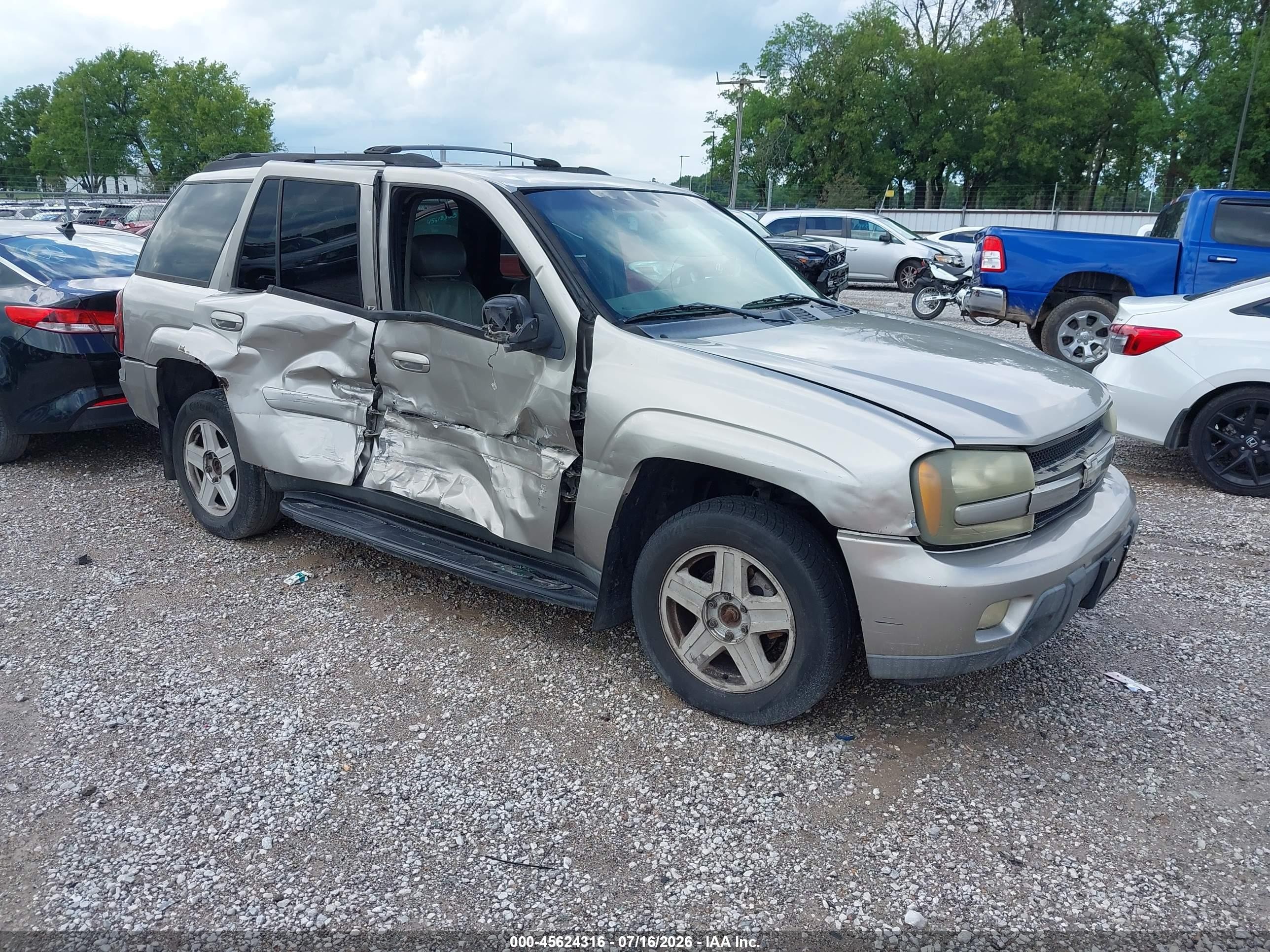2002 Chevrolet TrailBlazer LTZ, VIN 1GNDT13S322403738 — Side