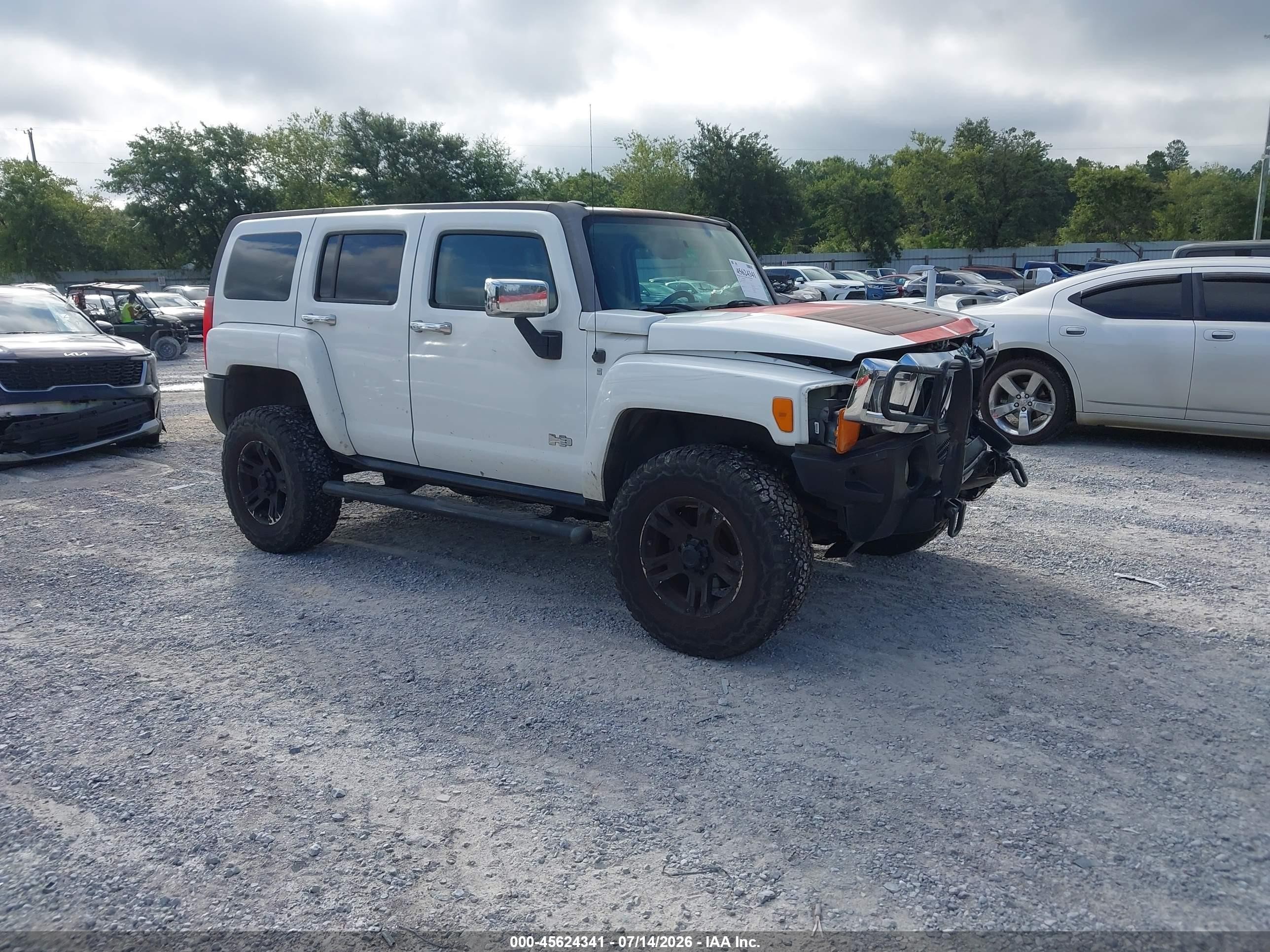2007 Hummer H3 SUV, VIN 5GTDN13E278122735 — Front end