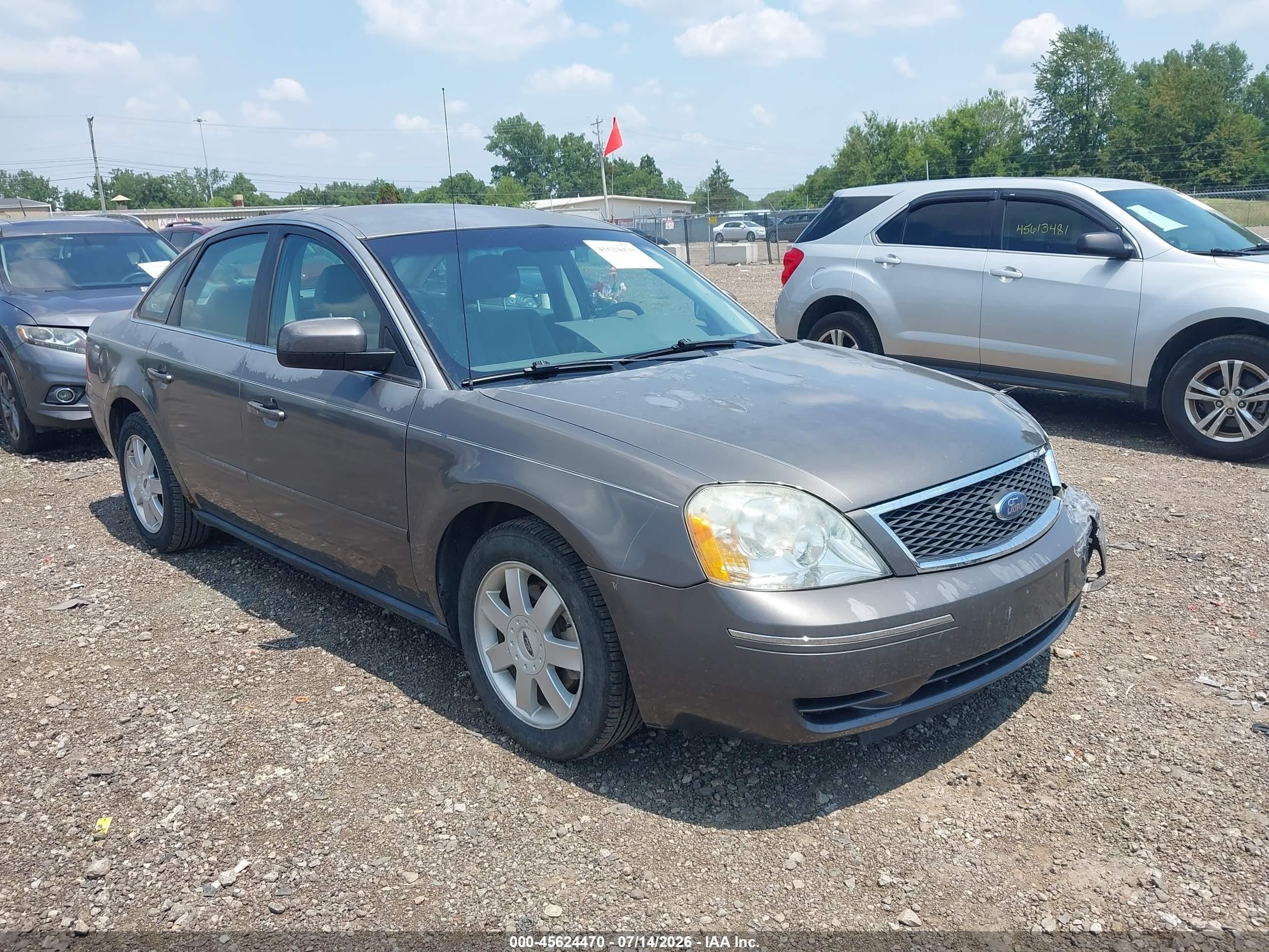 2006 Ford Five Hundred SE, VIN 1FAFP23186G102612 — Front end