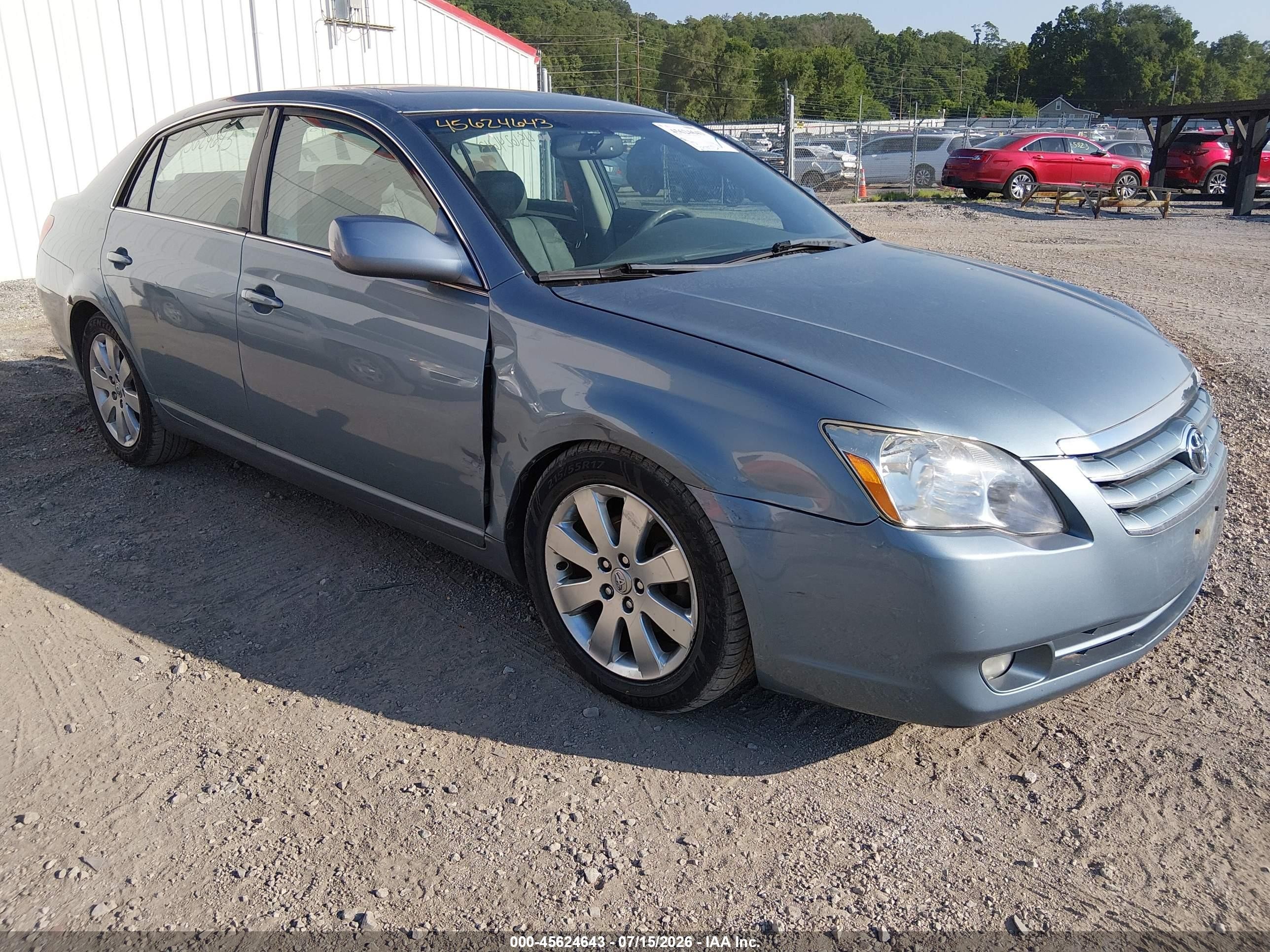 2005 Toyota Avalon Limited, VIN 4T1BK36B45U028490 — Front end