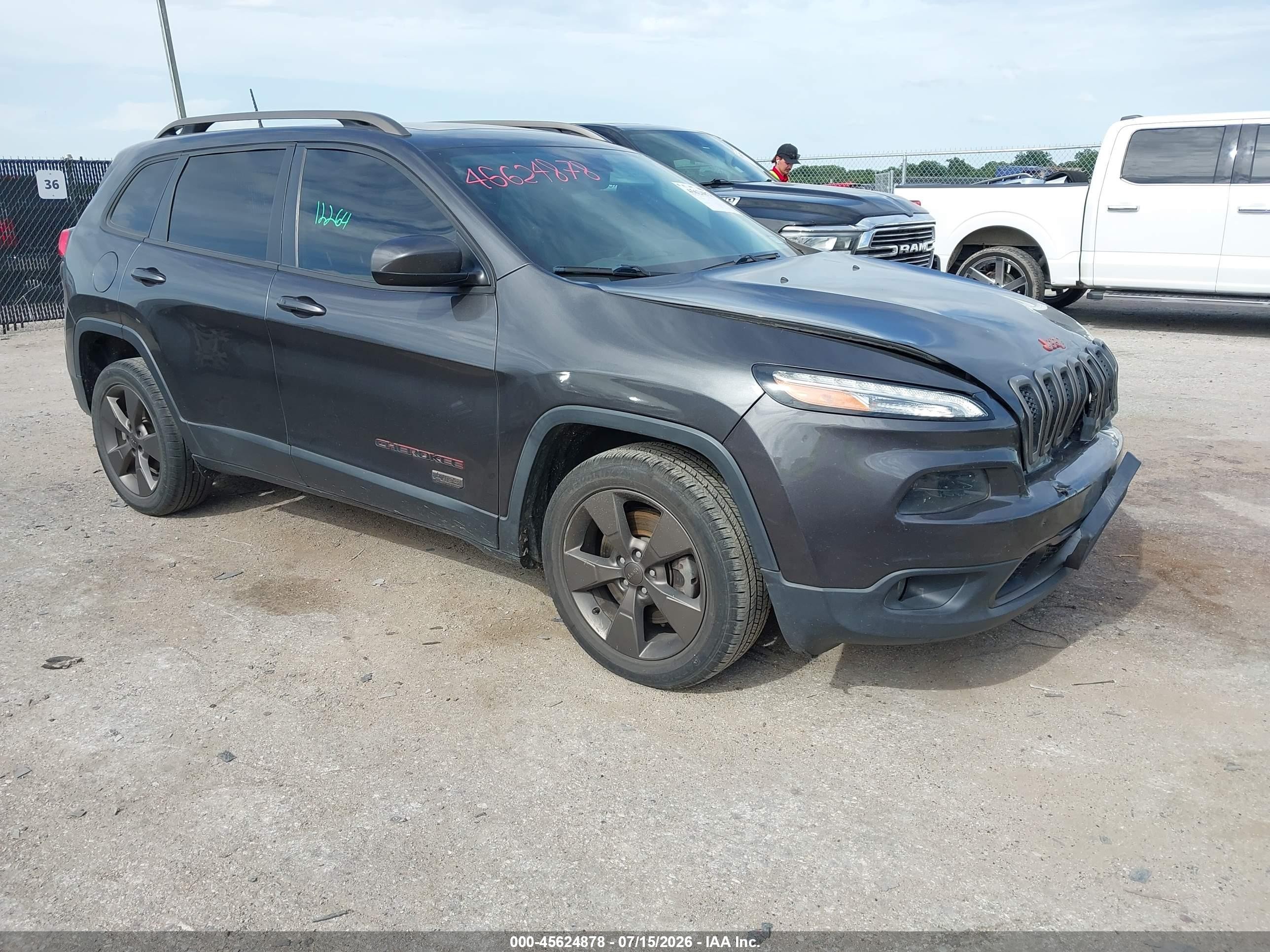 2016 Jeep Cherokee Latitude, VIN 1C4PJLCB4GW346439 — Перед