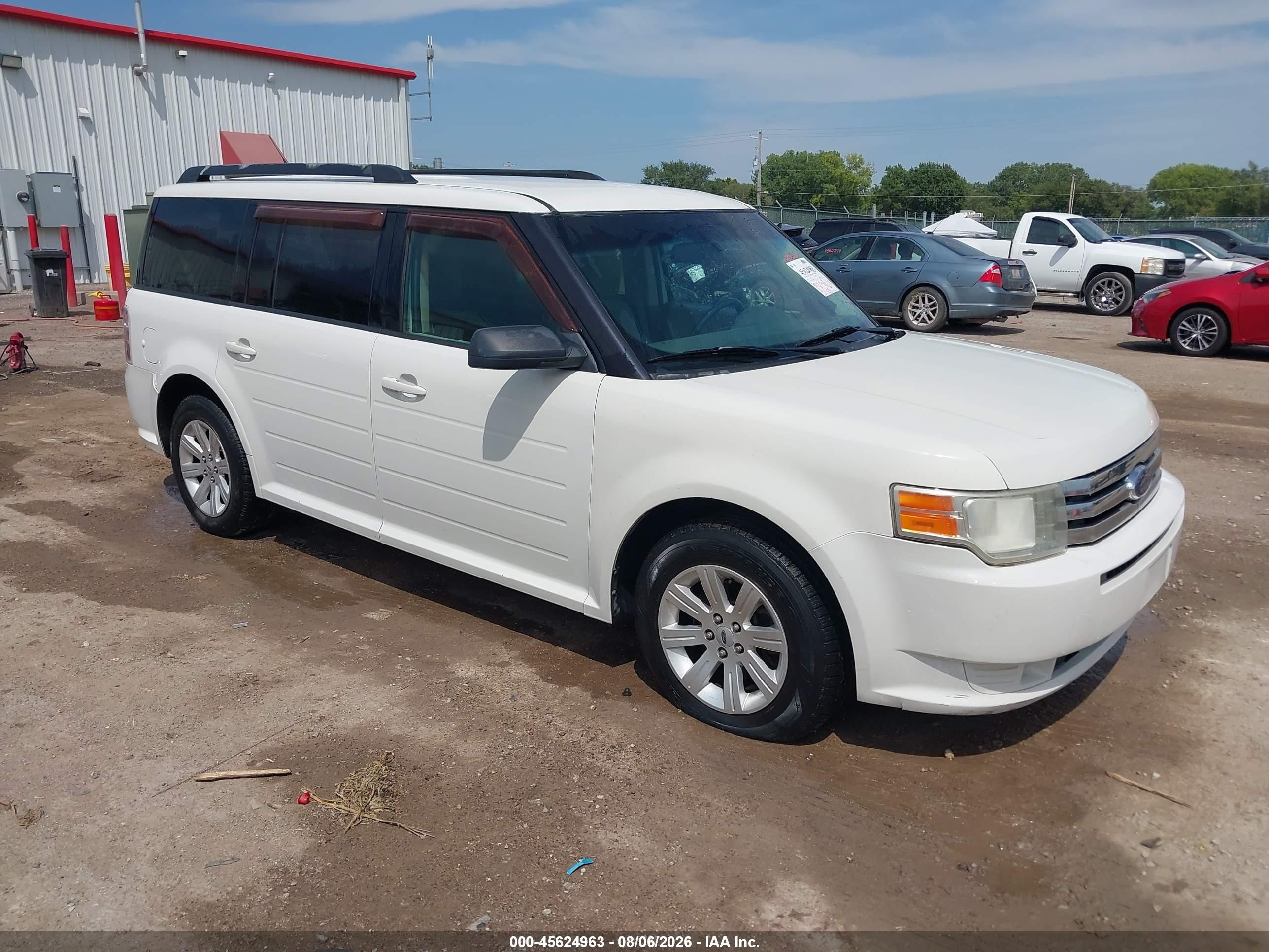 2010 Ford Flex SE, VIN 2FMGK5BC4ABA34502 — Normal wear